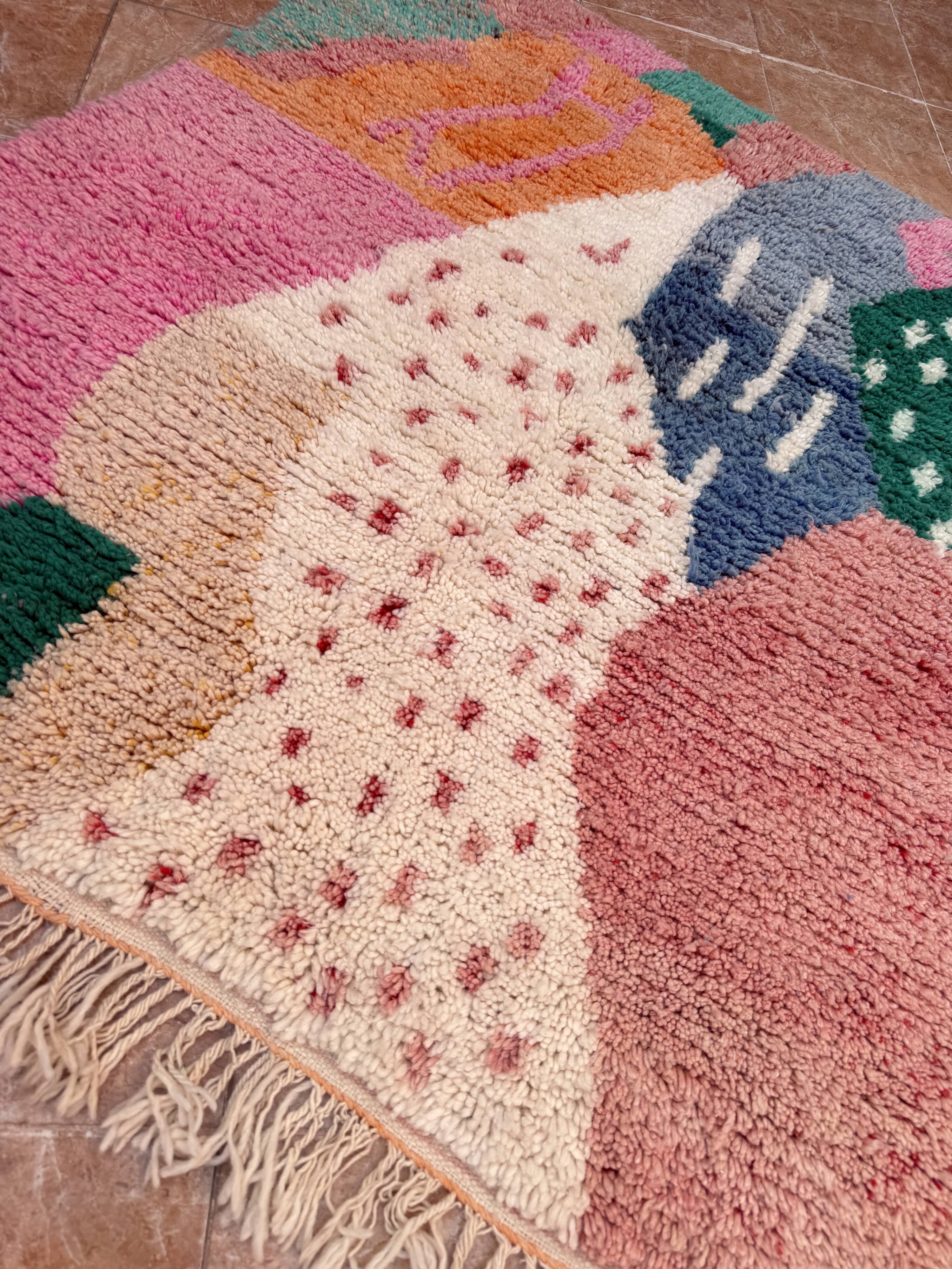 Handmade Azilal Berber rug: Moroccan rug made from sheep wool.