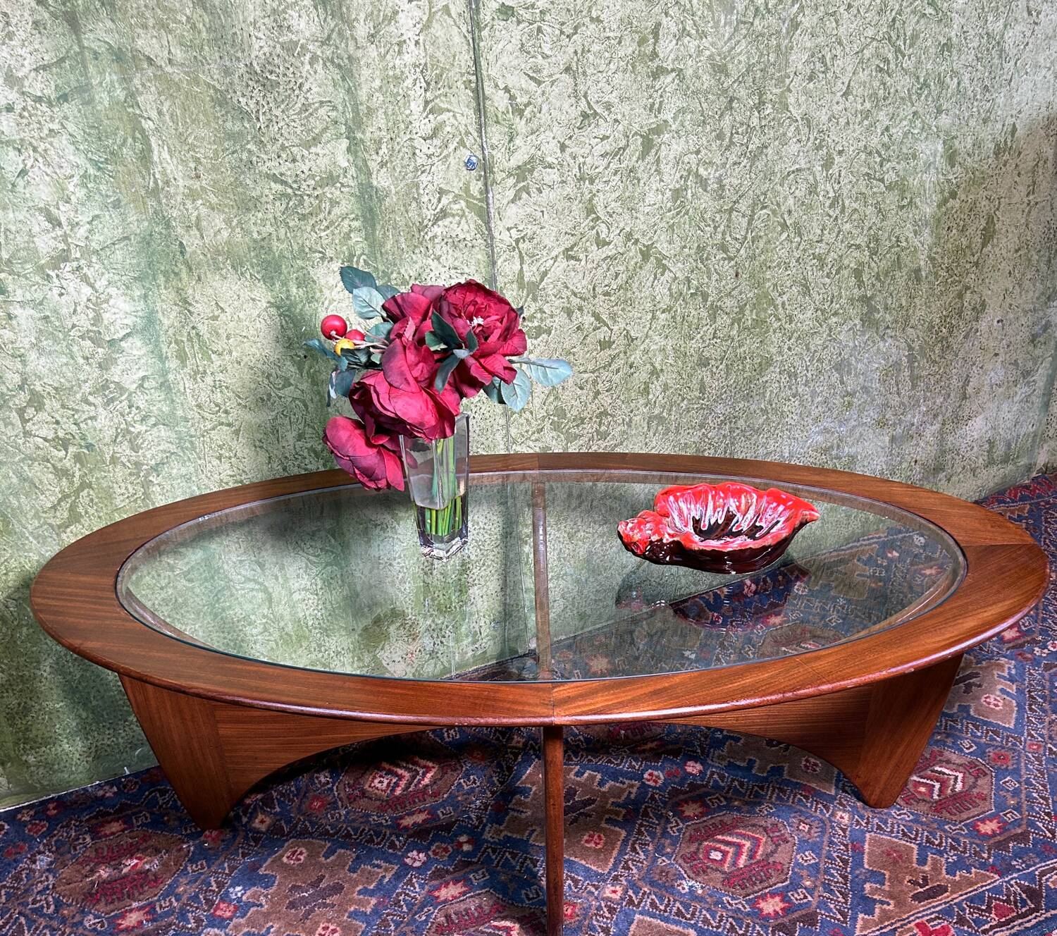 Table basse vintage rétro vintage ovale en teck par GPlan 1960