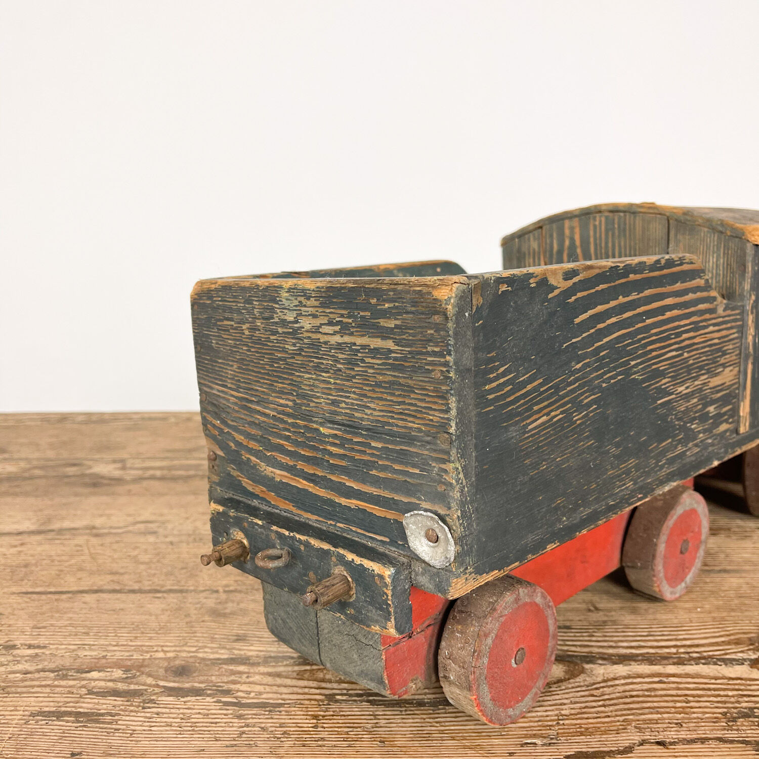 Jouet train en bois art populaire 1944