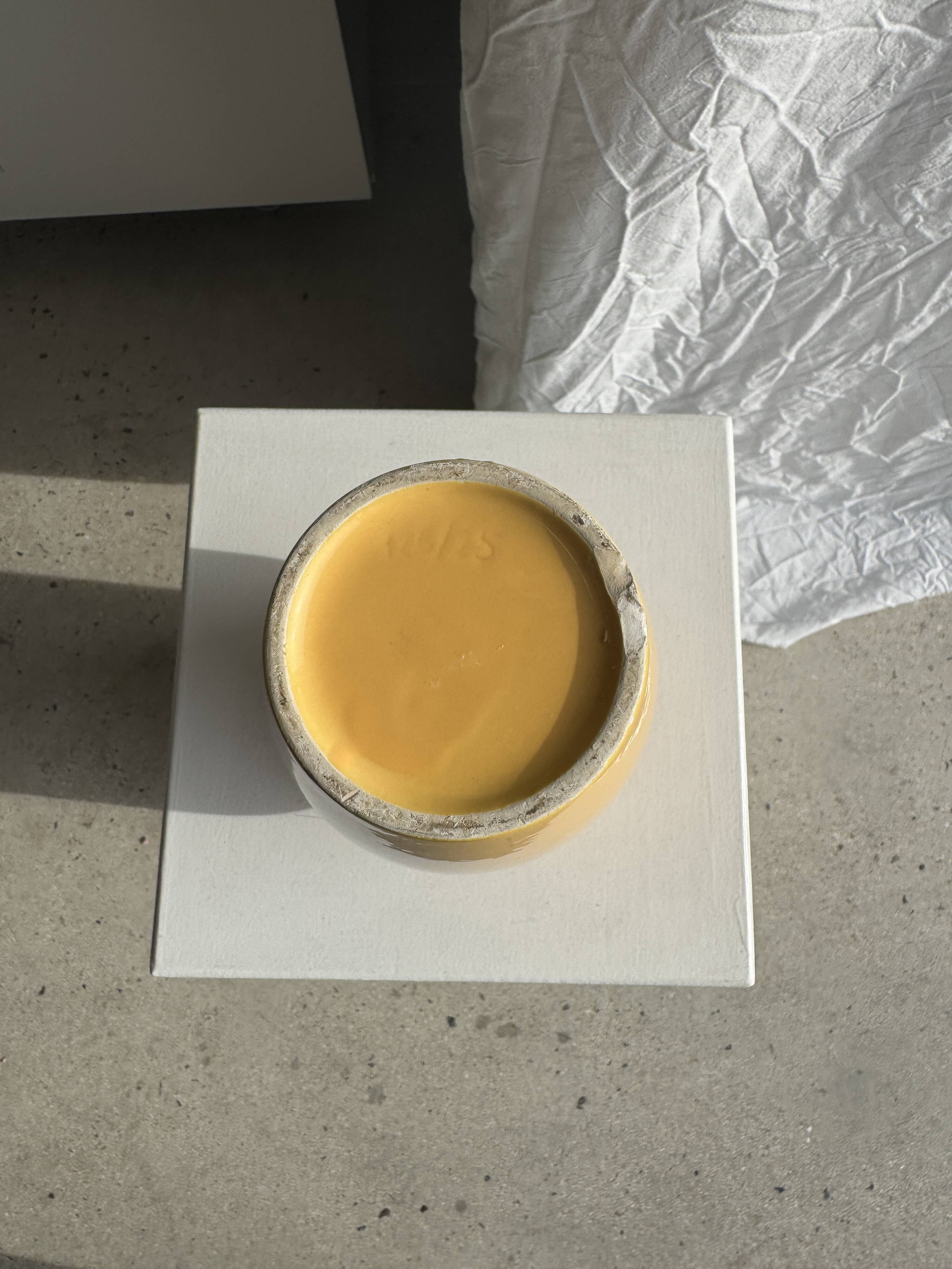 Vase jaune oblong années 90 H26