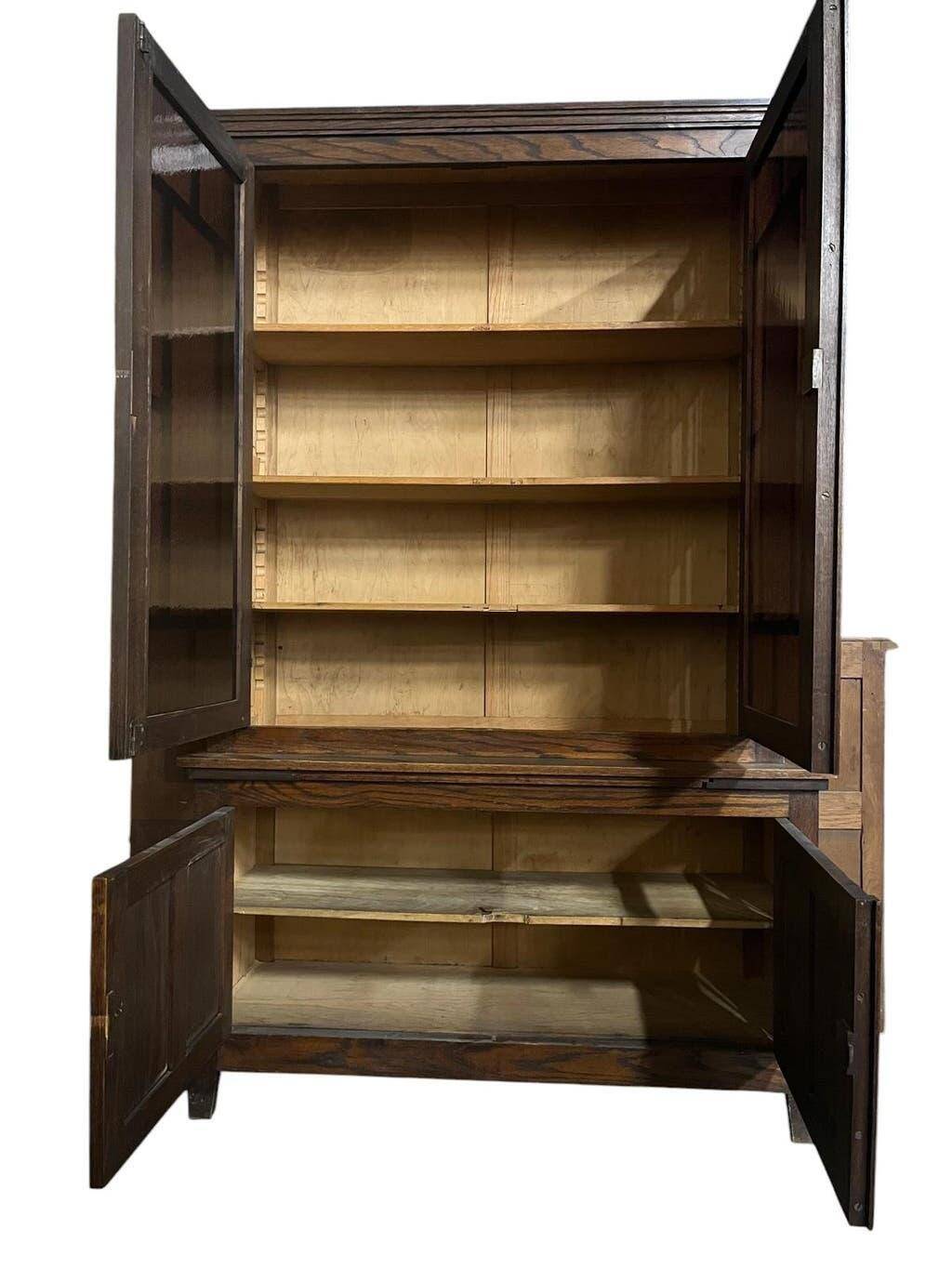 XL vintage display cabinet in wood, very tall, with embossed glass.