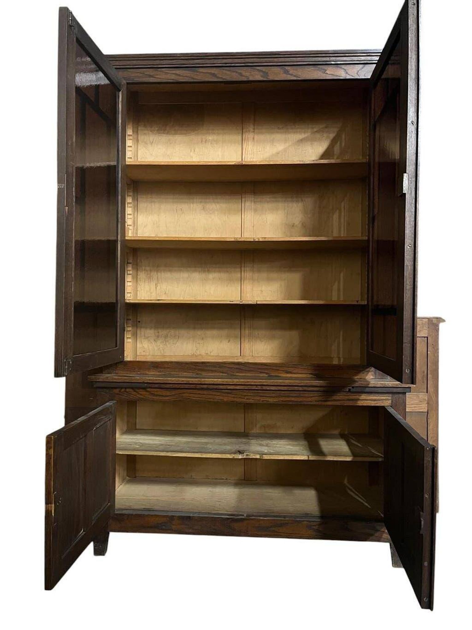 XL vintage display cabinet in wood, very tall, with embossed glass.