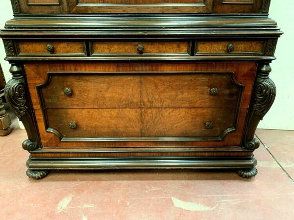 Buffet deux corps en placage d'acajou style Victorien XX siècle