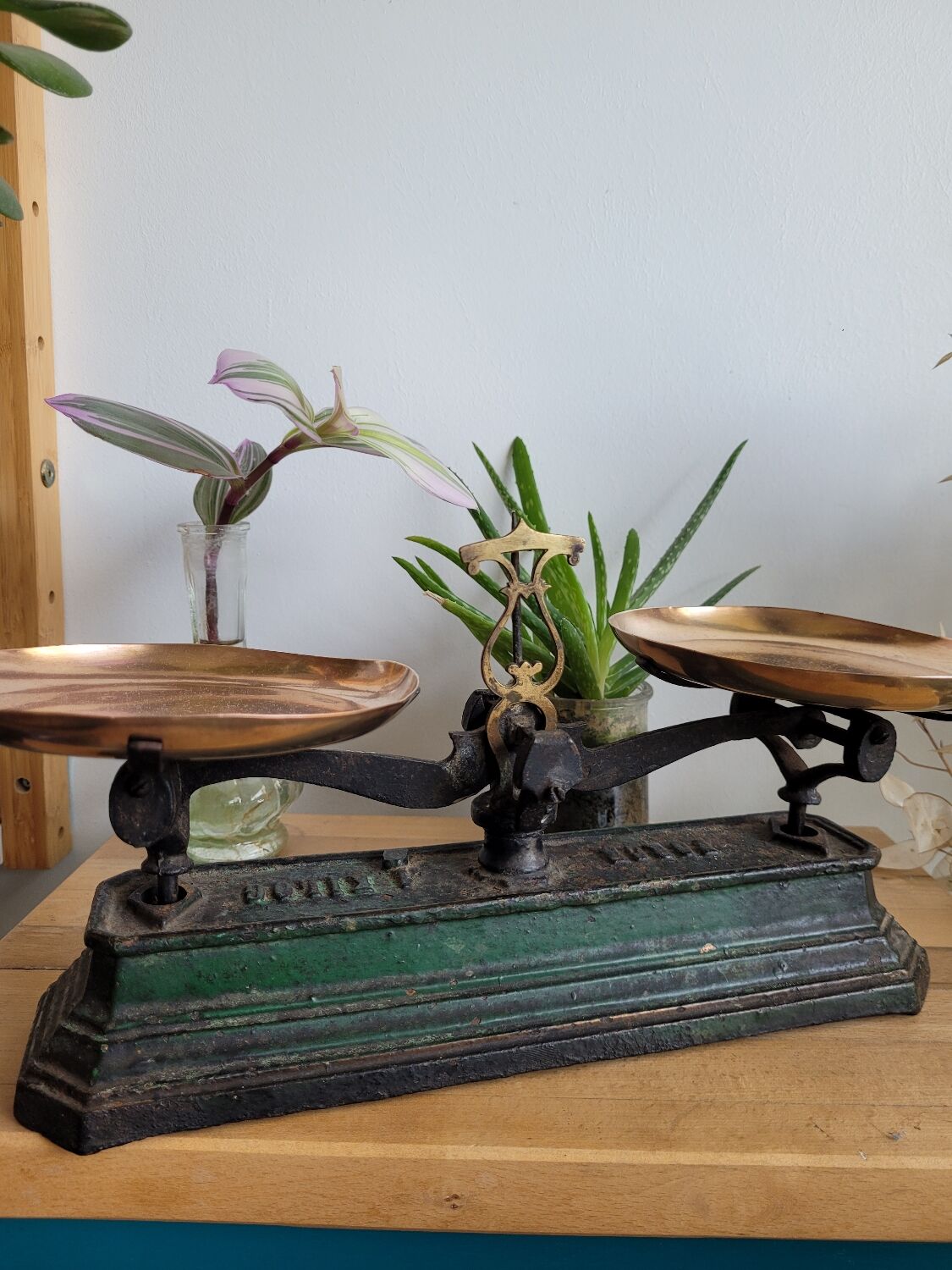 Cast iron scale copper trays