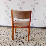 Set of 8 identical chairs