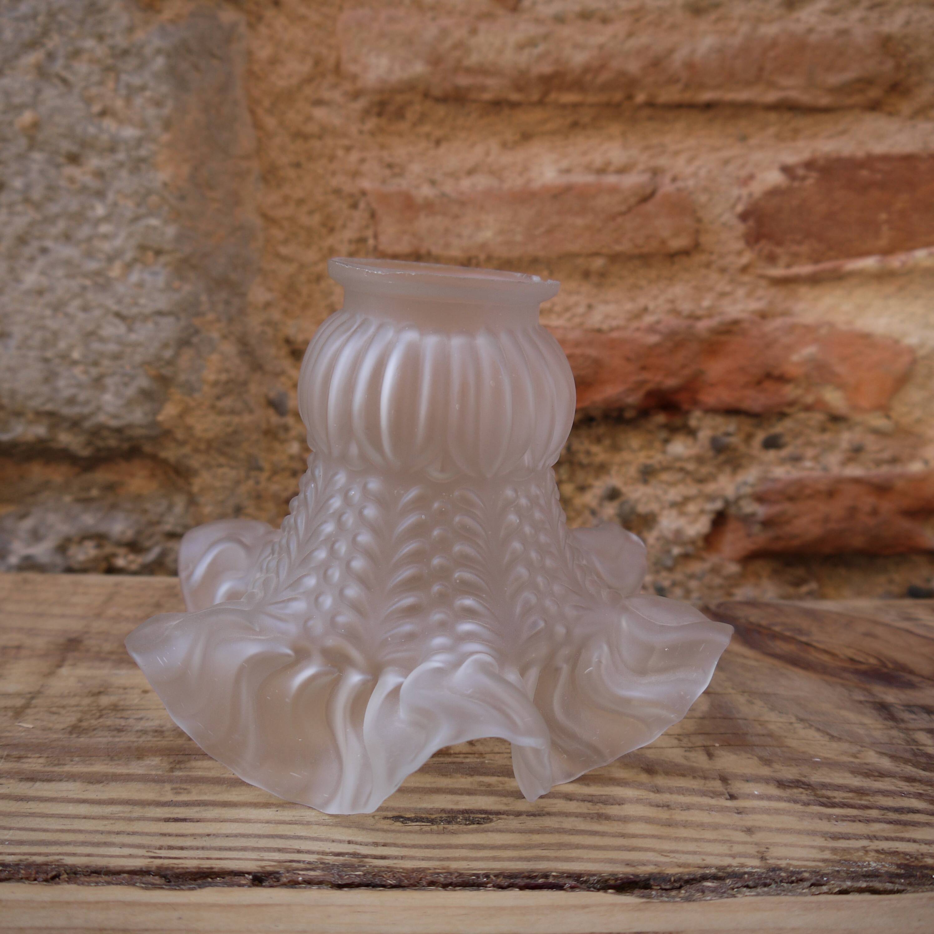 Glass tulip for lamp