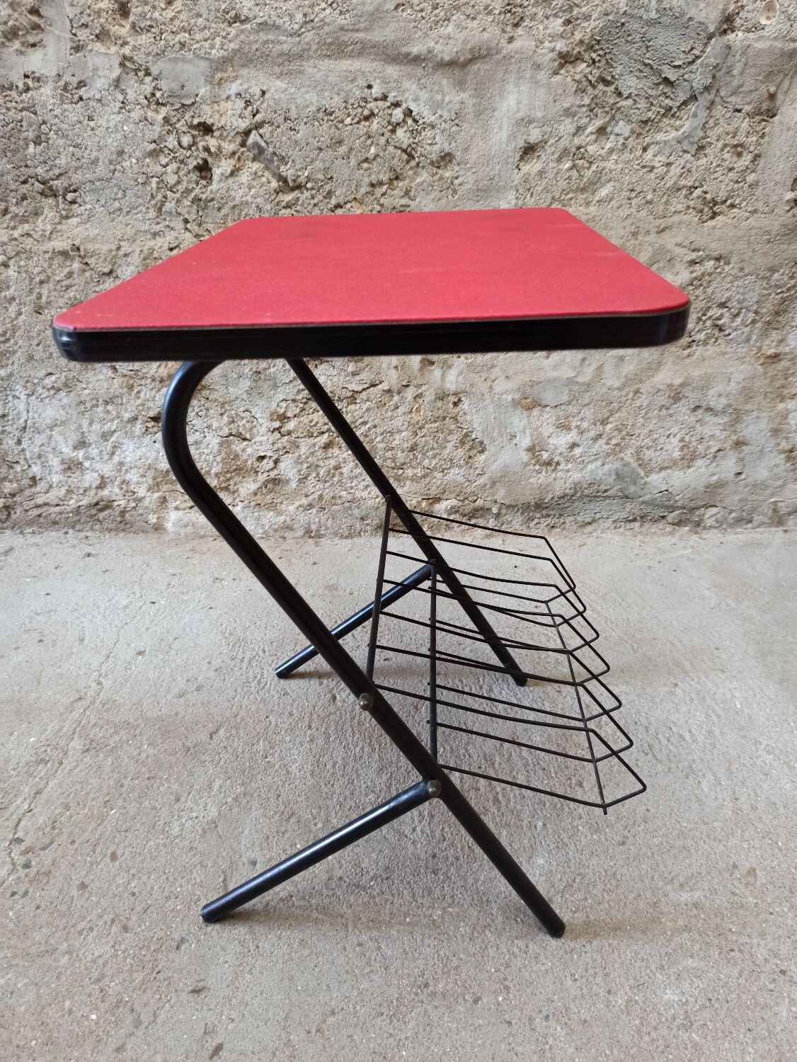 Table porte revue 1950 rouge et noire