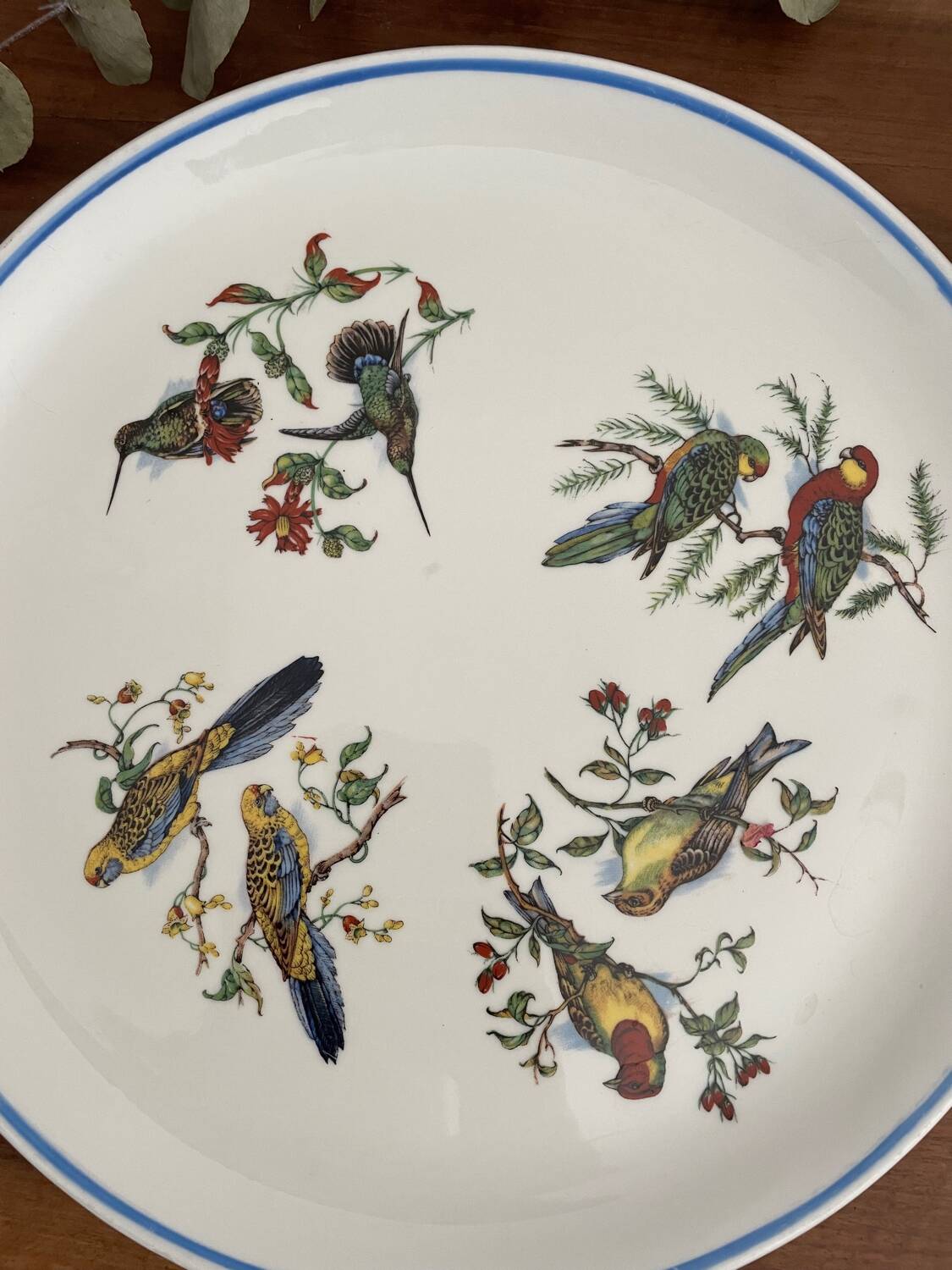 Round porcelain bird dish