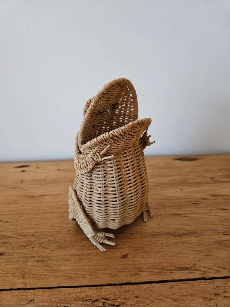Grenouille vintage en rotin