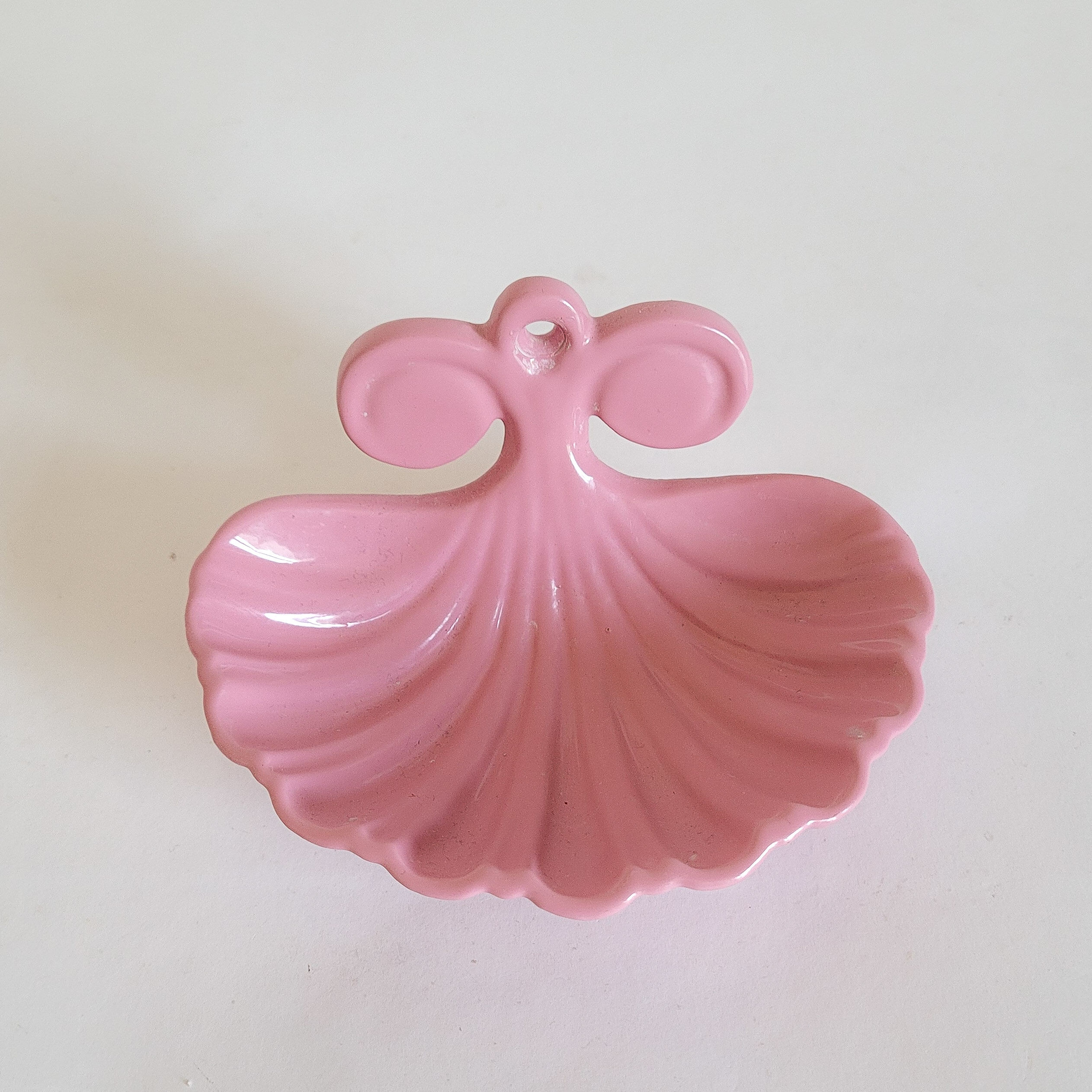 Pink enamelled cast iron shell soap holder