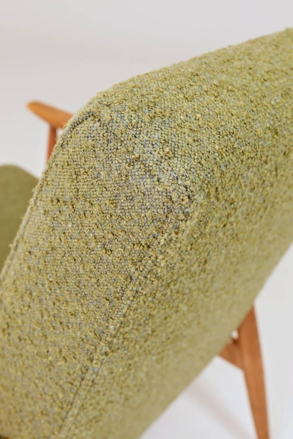 Fauteuil en tissu bouclé vert olive, 1960