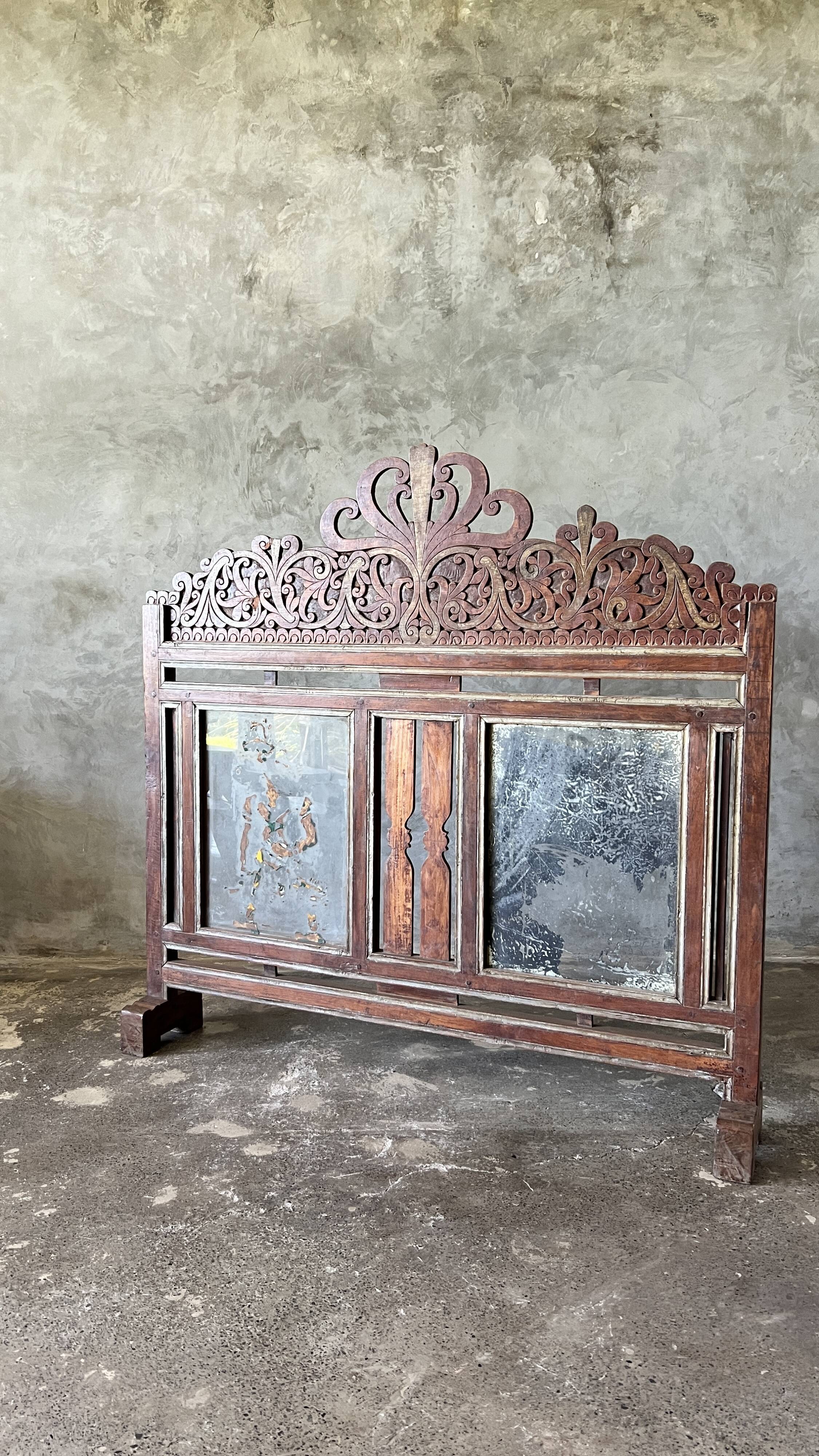 Small Indonesian screen in carved wood H:104 L:106