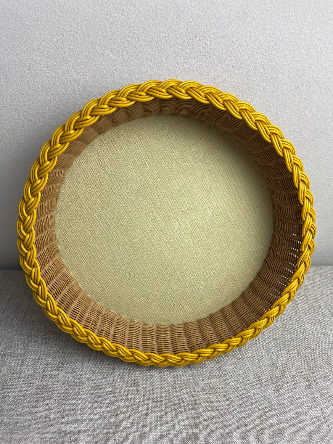 Scoubidou and rattan basket