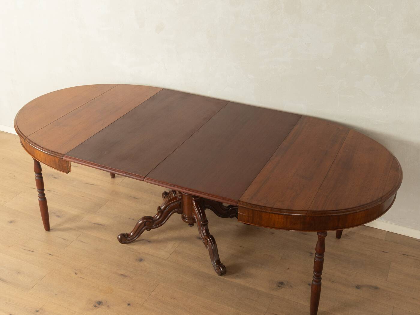 Antique extendable table before 1900