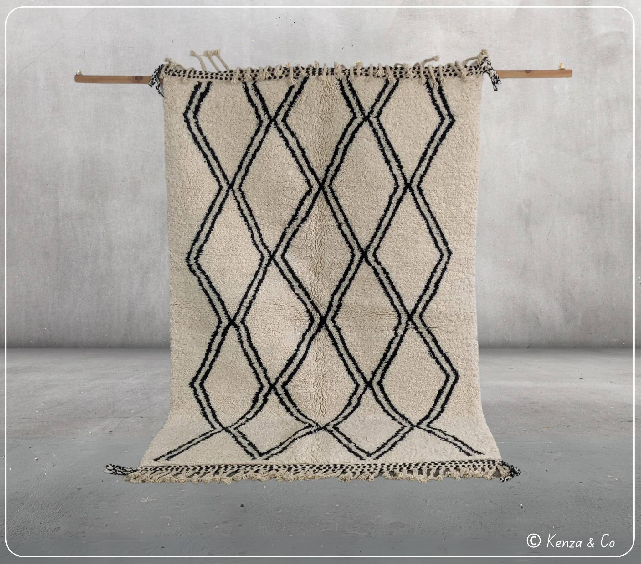 Beni Ouarain rug, 250 x 160 cm || 8.2 x 5.25 feet, MS-347