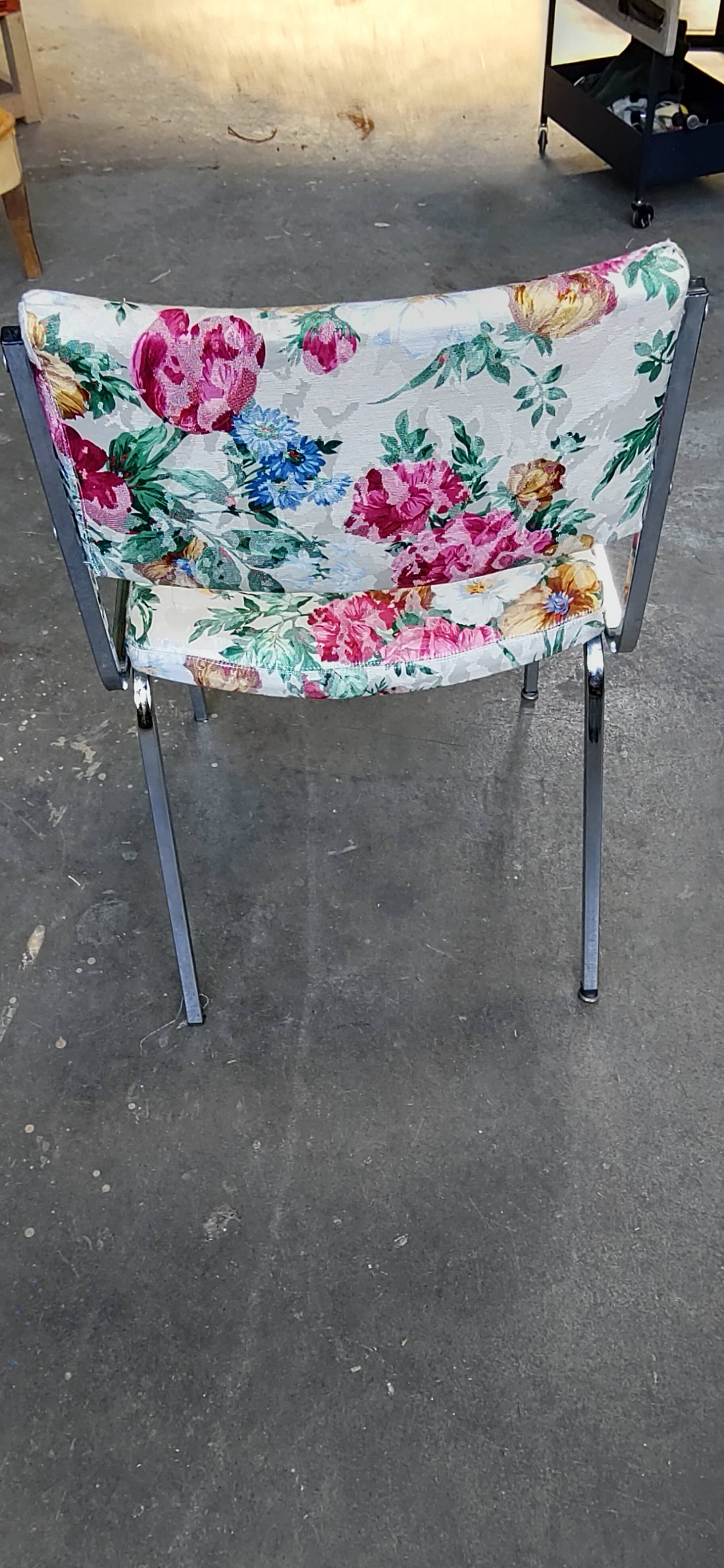 Chair with metal legs