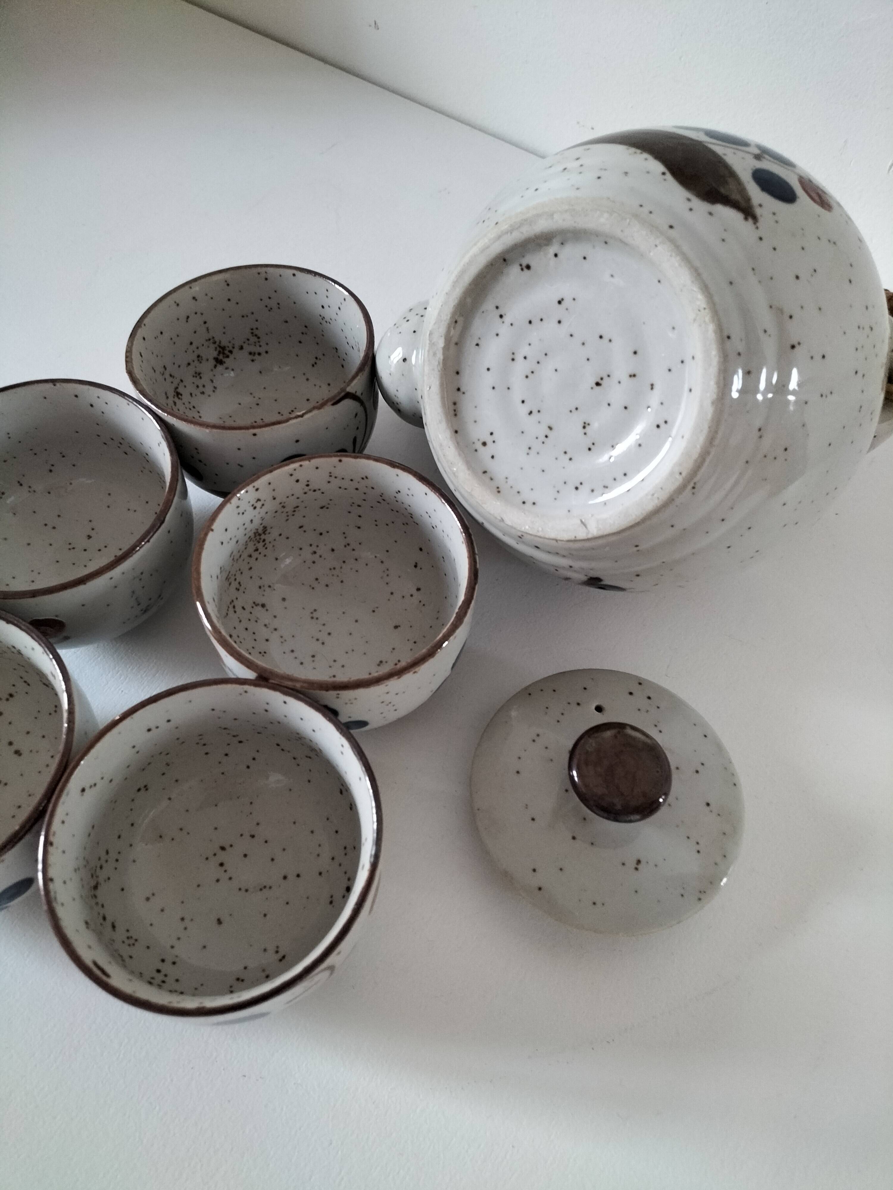 Japanese teapot and cups