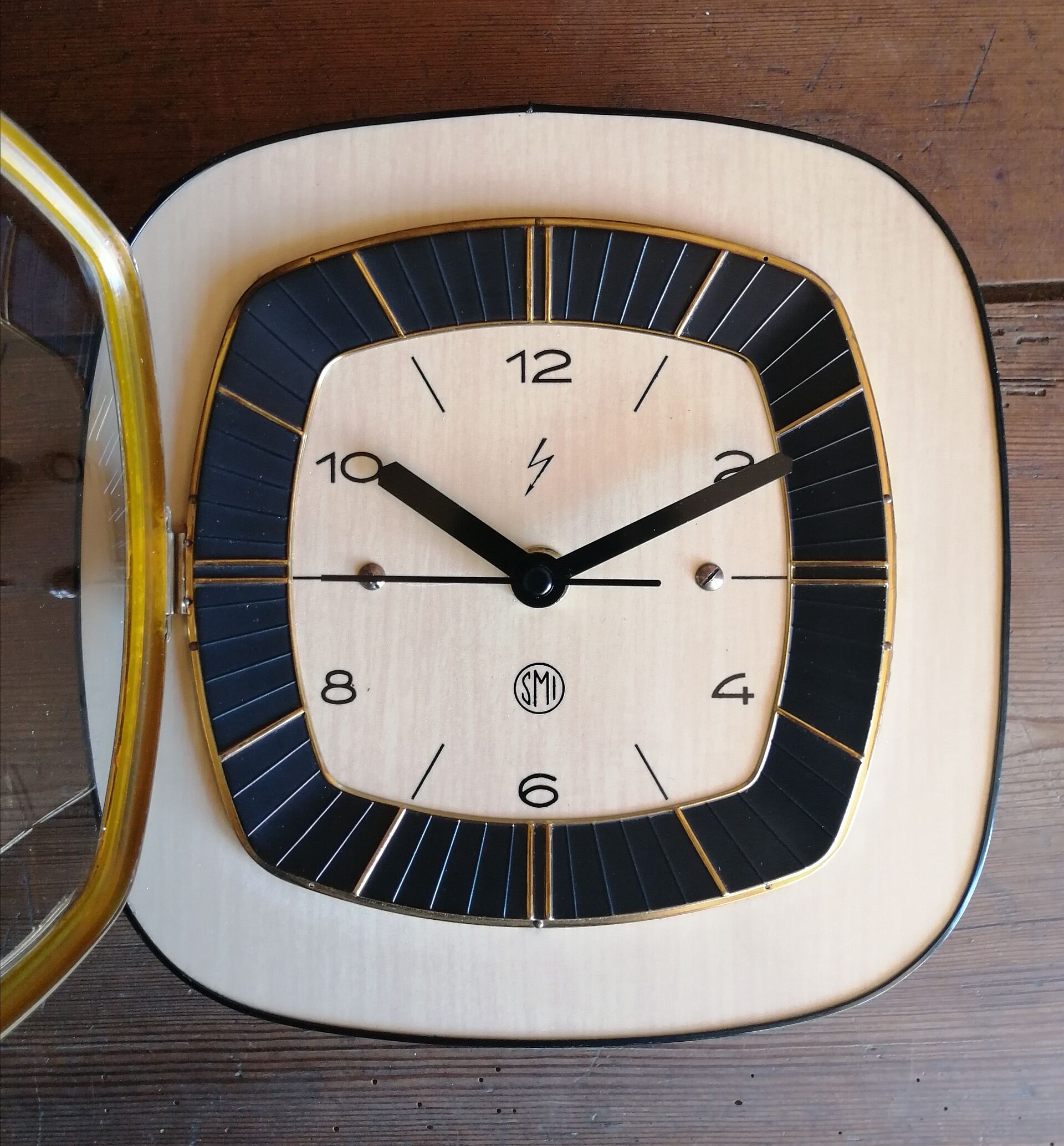 Vintage clock wall clock silent square "SMI Beige Black"