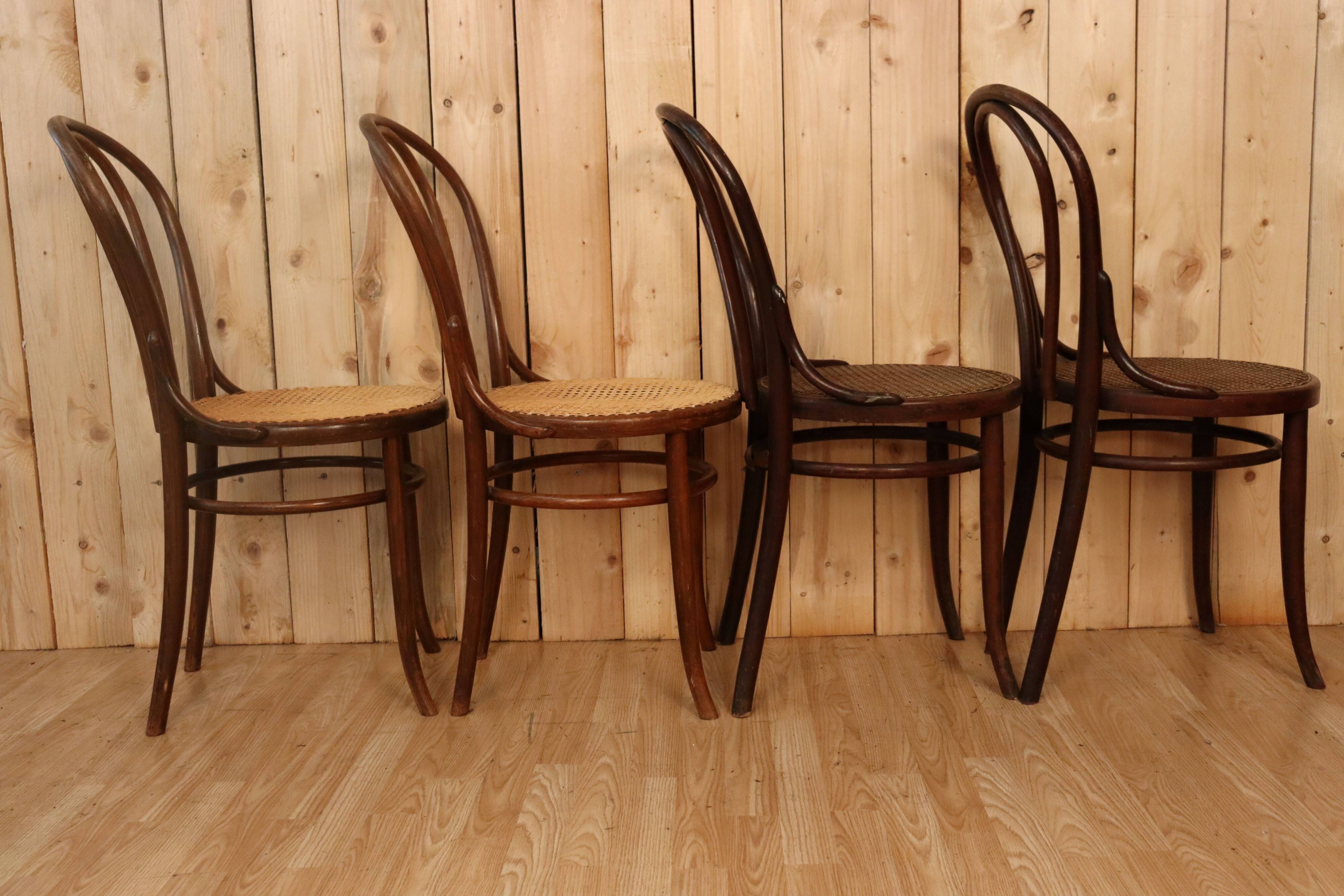 Série de 12 chaises bistrot fischel n18
