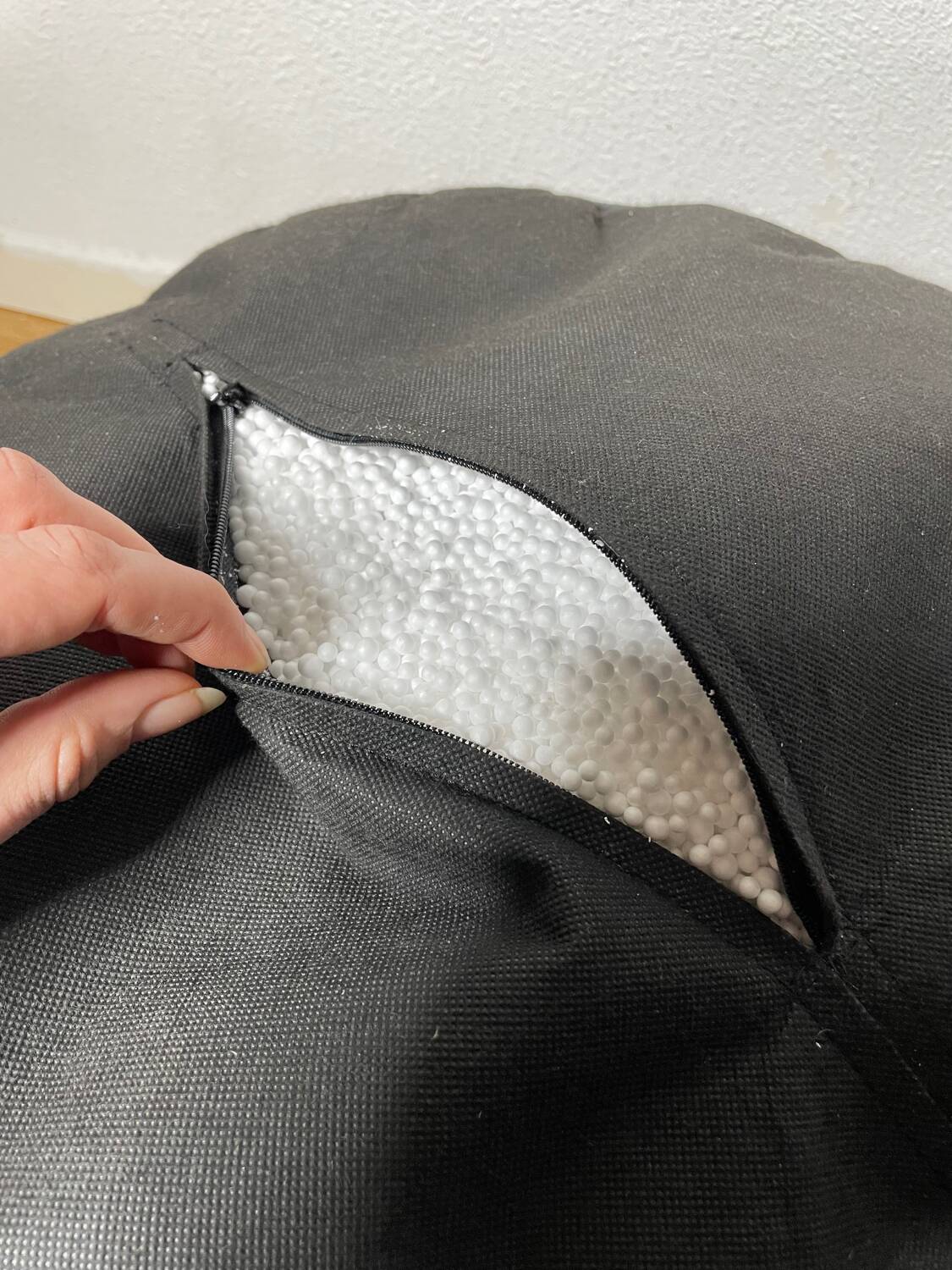 Pouf en cuir patchwork de Sède bleu