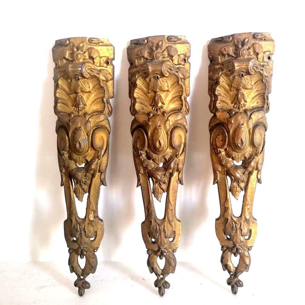 Frontons, garnitures d'ameublement en bronze style louis xv