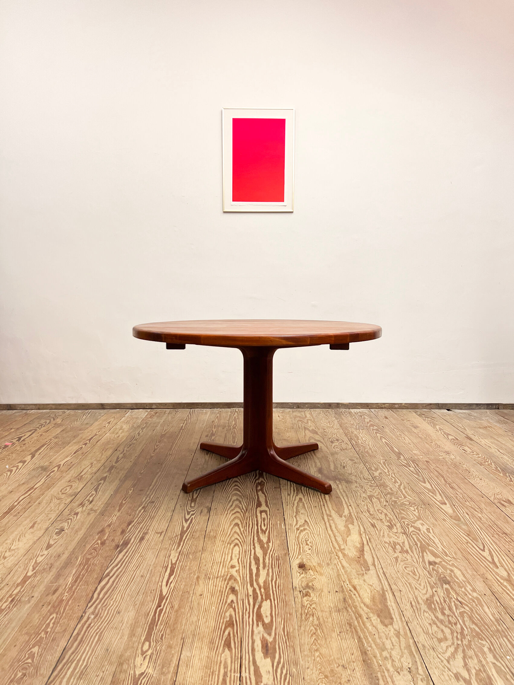Round Mid Century Dining Table made out of massice teak wood, Denmark, 1970s
