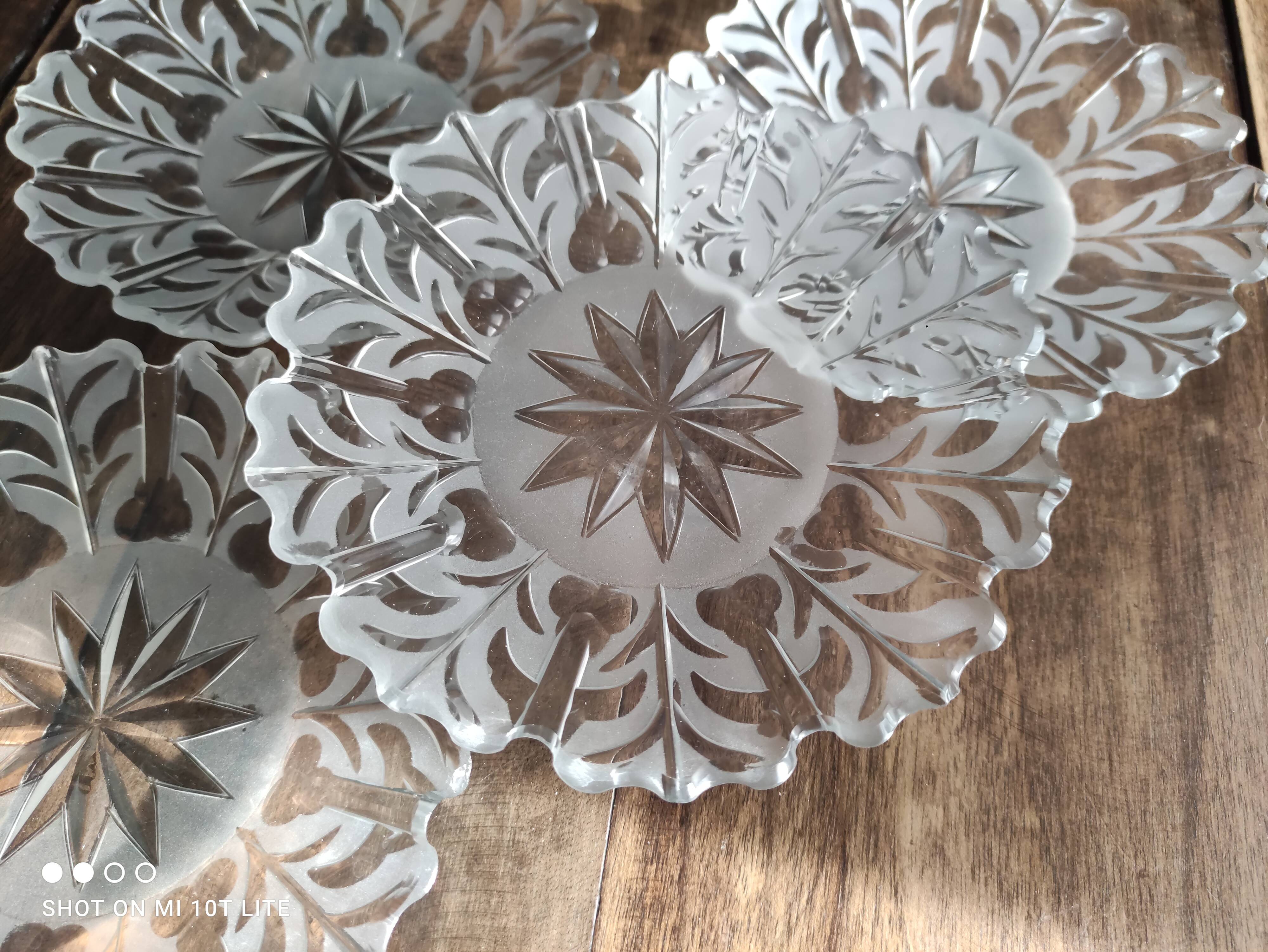 Set of 4 opaque glass bread plates snowflake