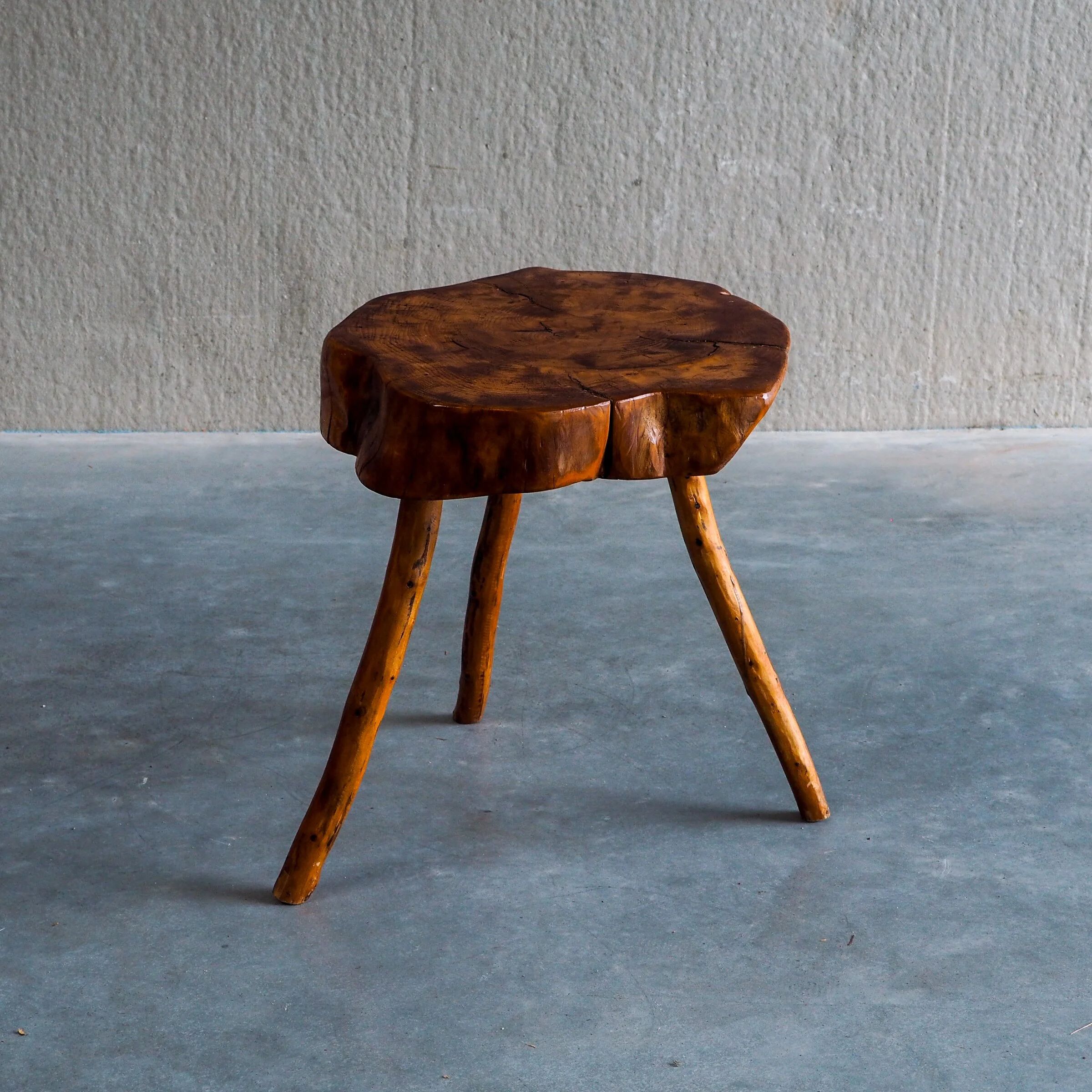 Table d'appoint en bois d'orme français vintage