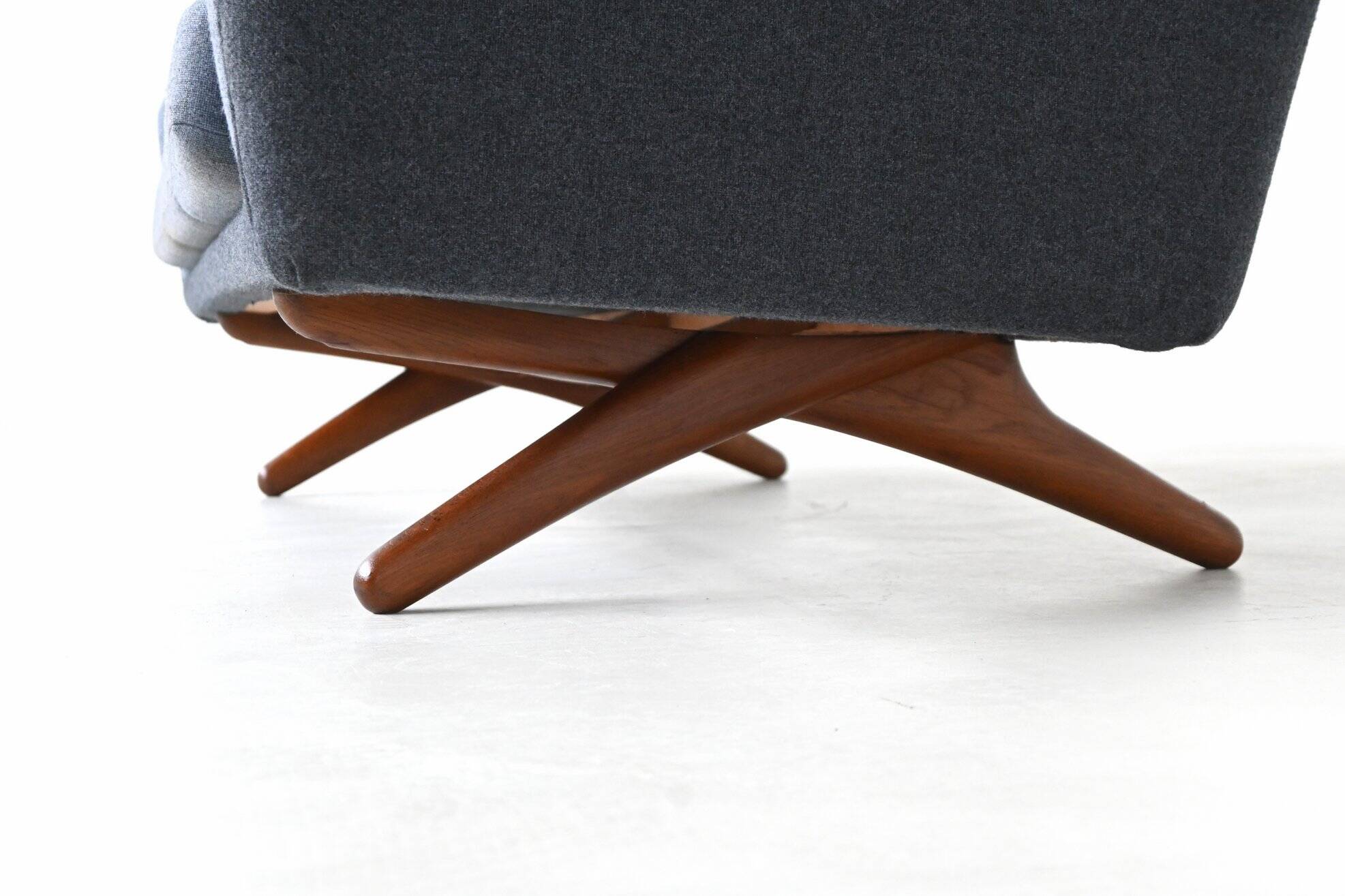 Canapé trois places Illum Wikkelso modèle ML-90 Laursen Danemark 1960