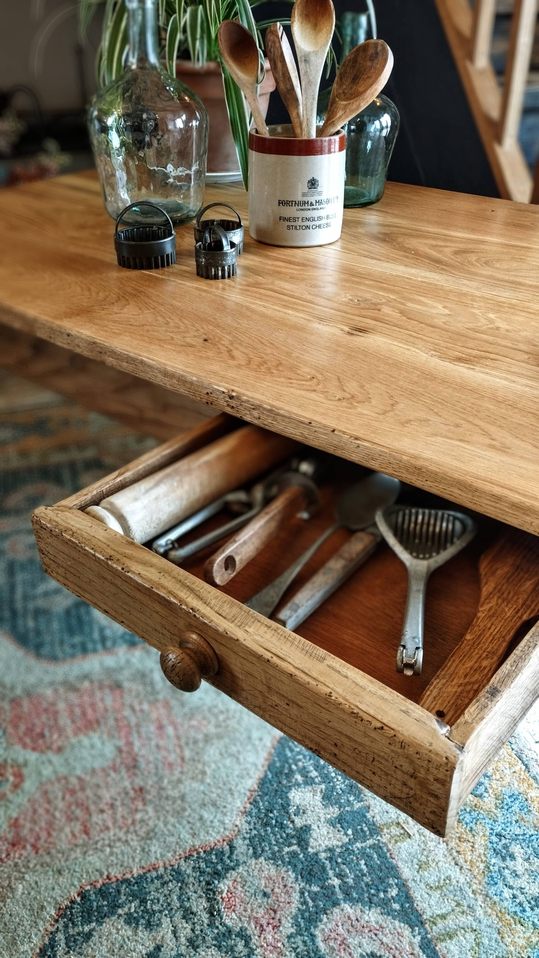 Table de ferme en chêne massif patiné 190 cm x 80 cm