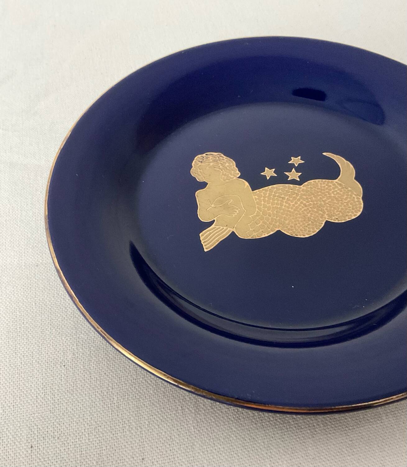 Small vintage decorative plate Françoise Saget – midnight blue and gold