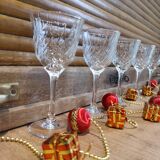 Set de 5 verres à pieds en cristal gravé anciens