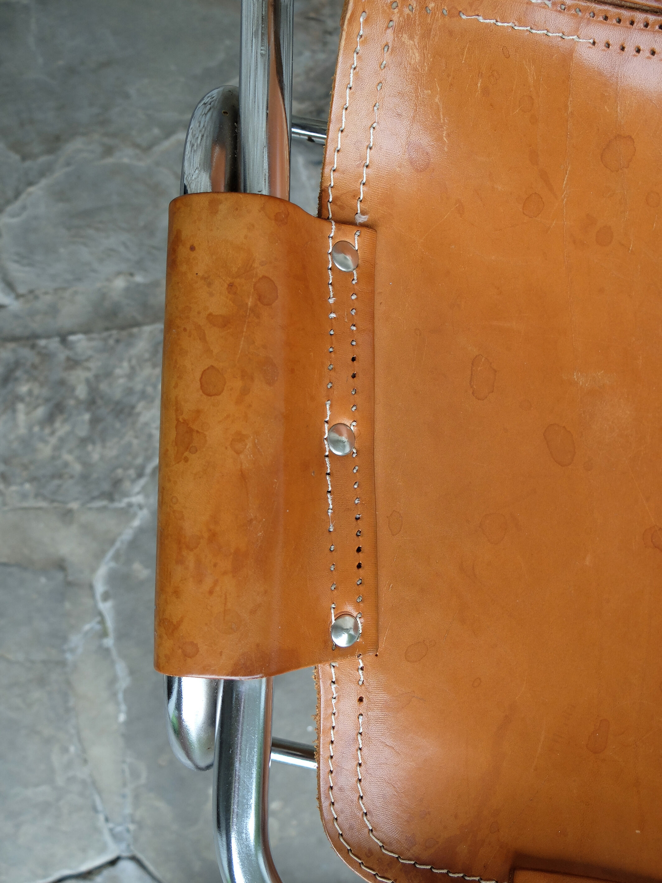 Chaise vintage Les Arcs en cuir, éditée par Dal Vera