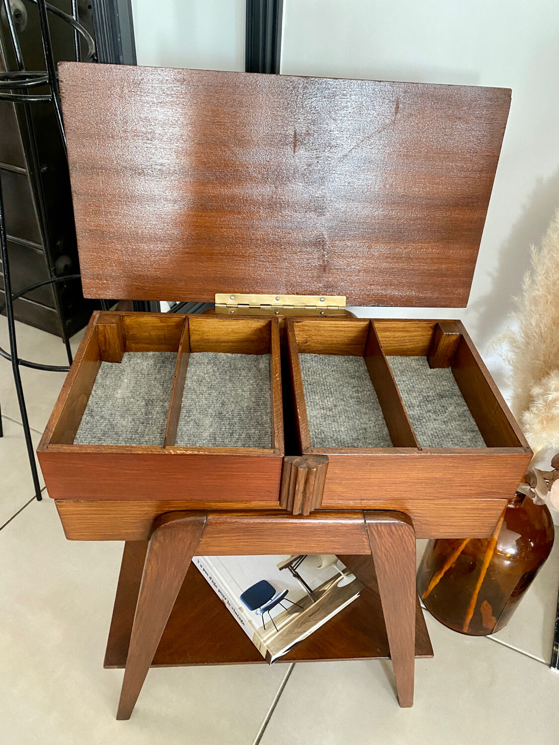 Vintage compass feet worker