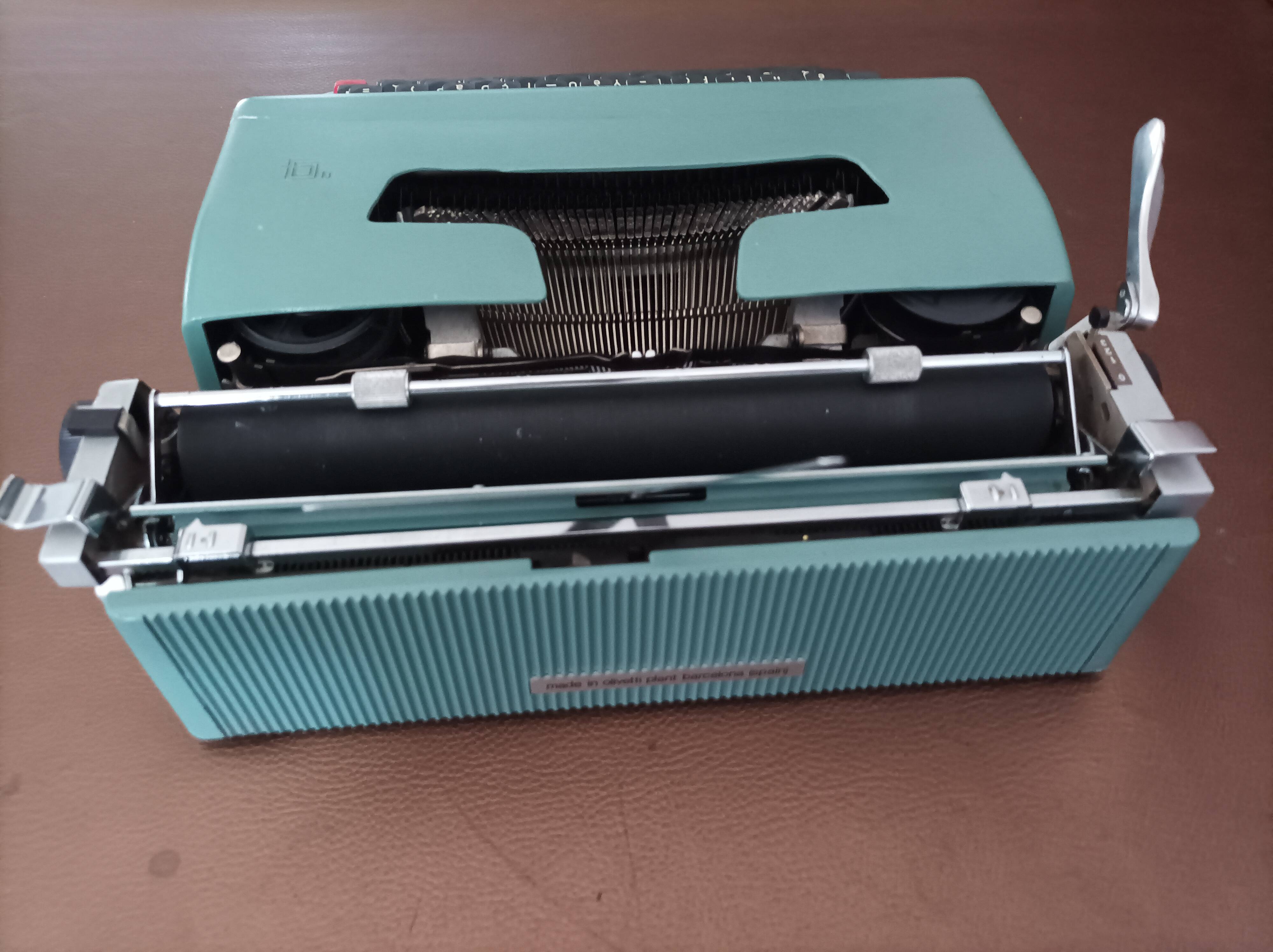 Olivetti Lettera 32 typewriter