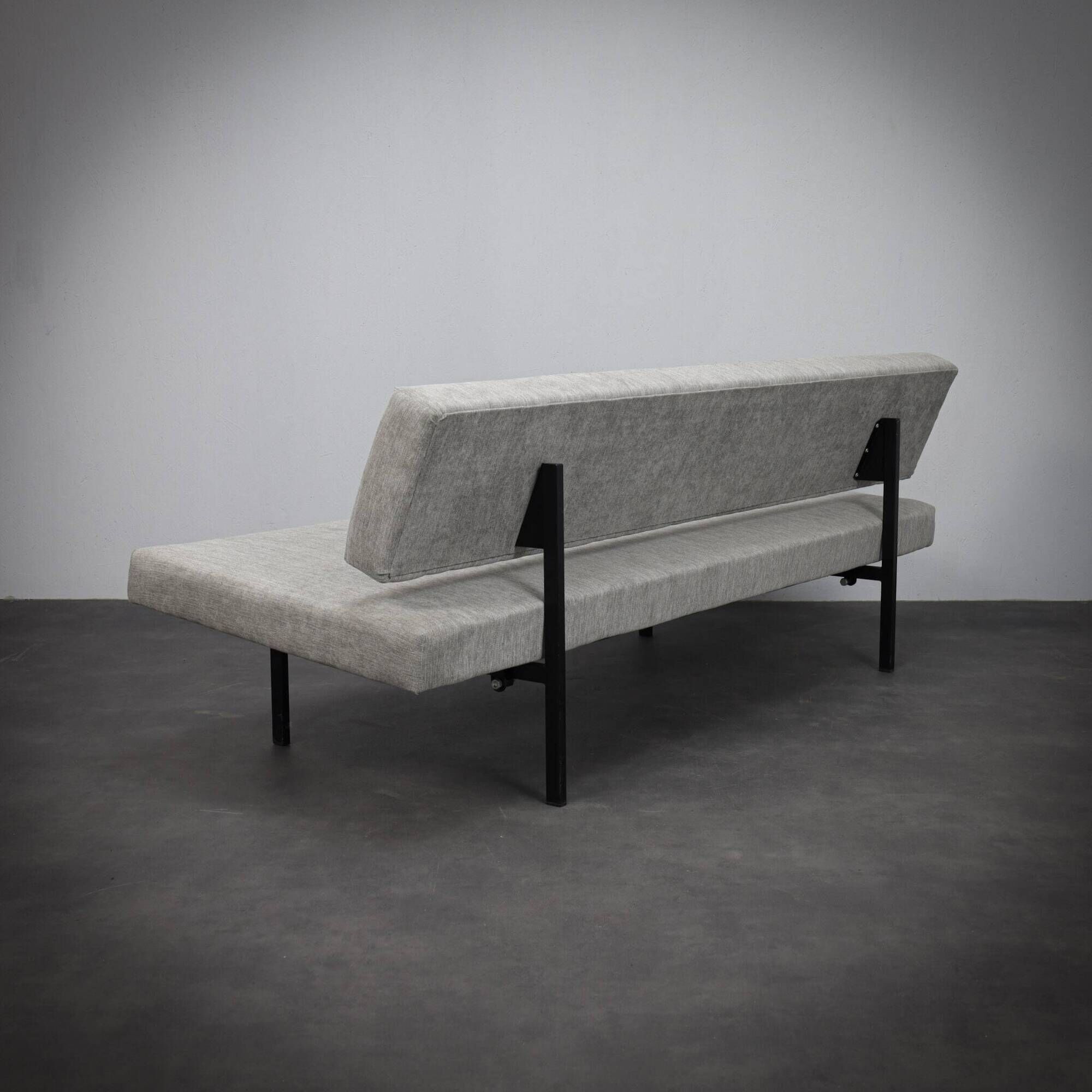 Dutch minimalist sofa from the 1950s, model 540 by Gijs van der Sluis for Gispen, 1960s.