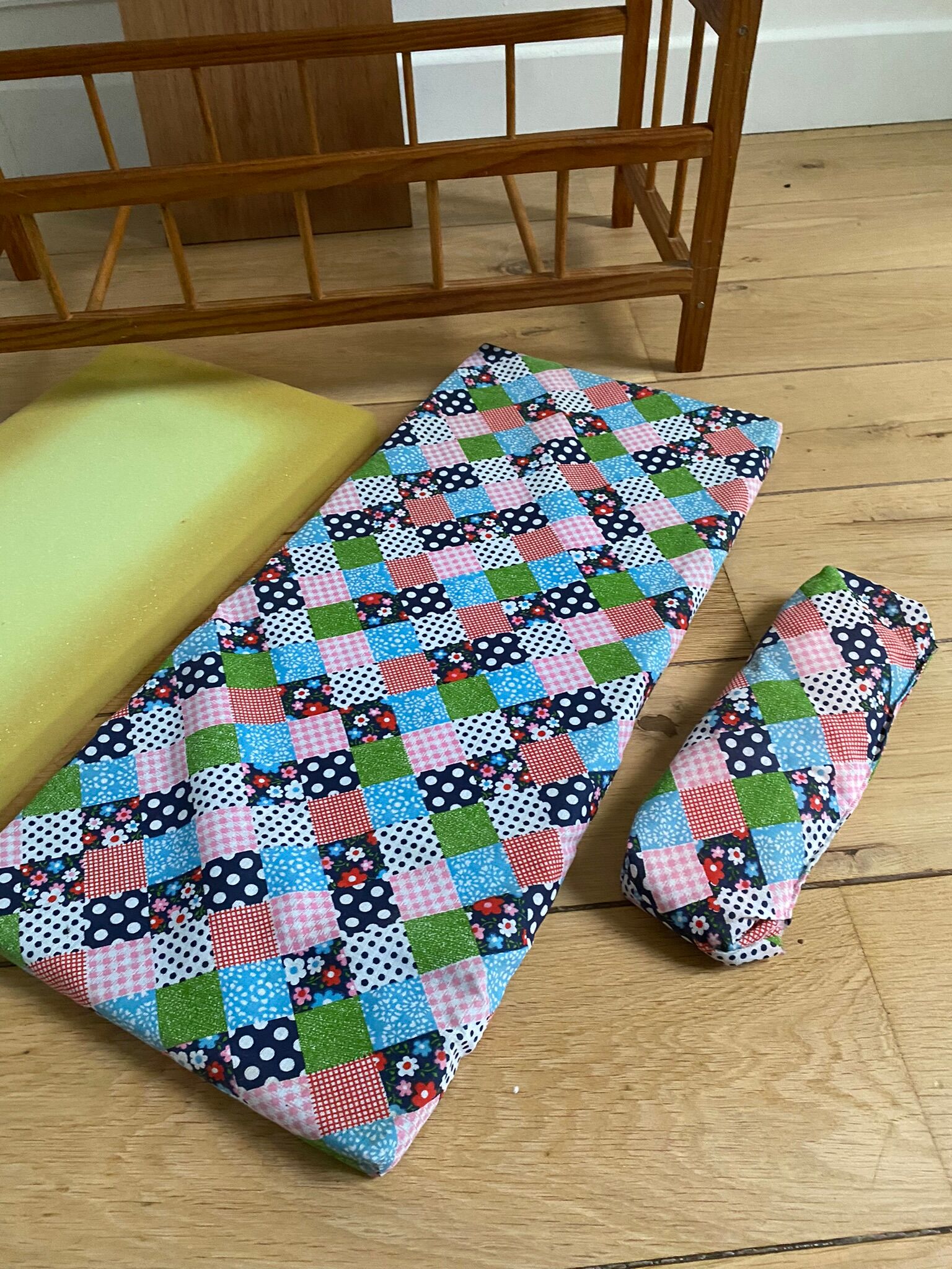 Dejou Vintage Wooden Dollbed 60s