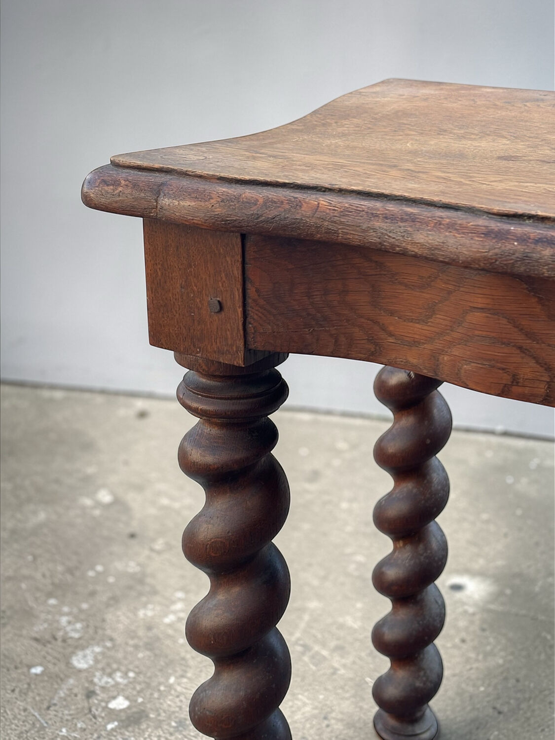 Console en bois massif pieds tournés