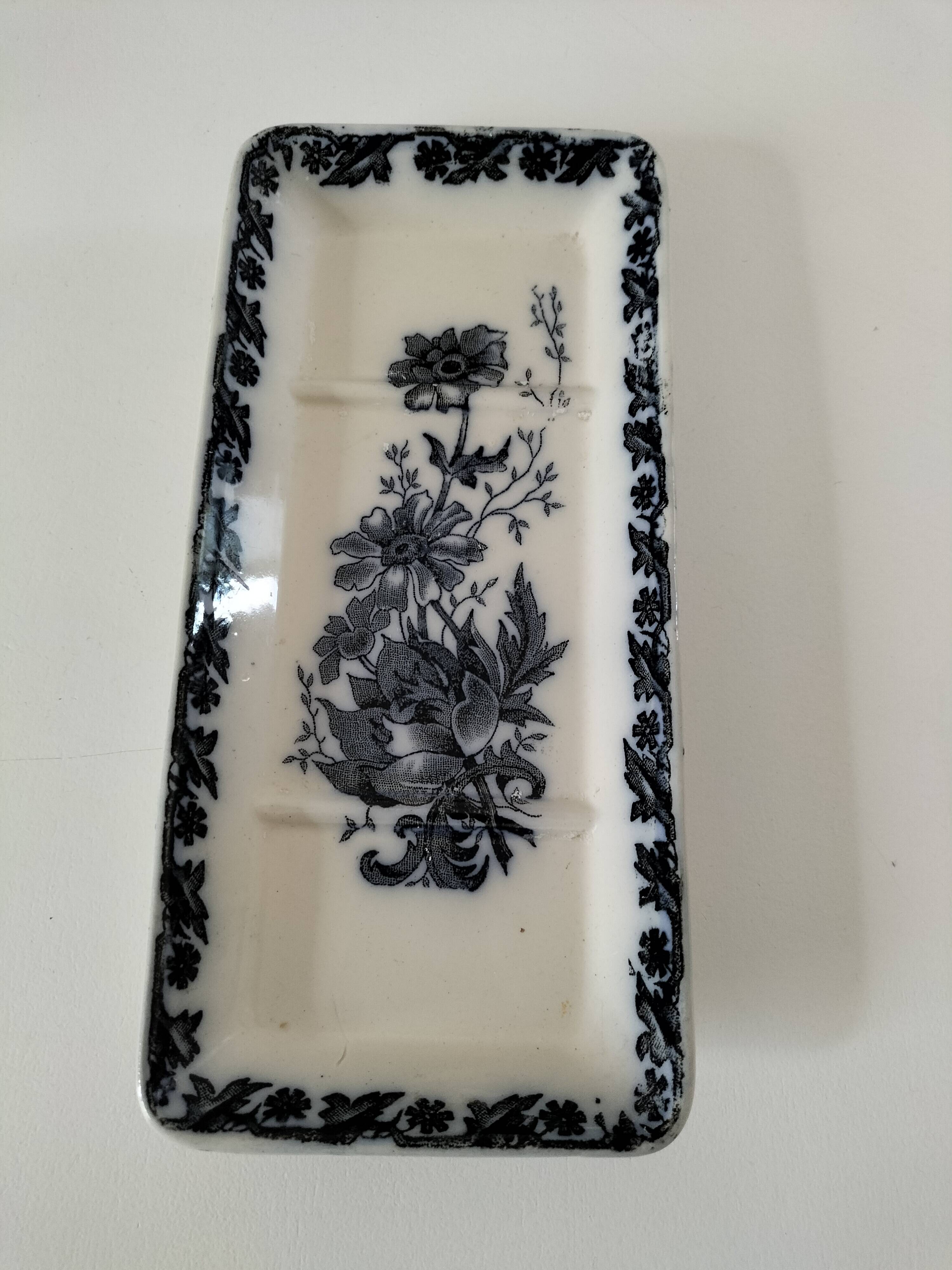 Small Saint-Amand Hamage earthenware tray – Anémone model