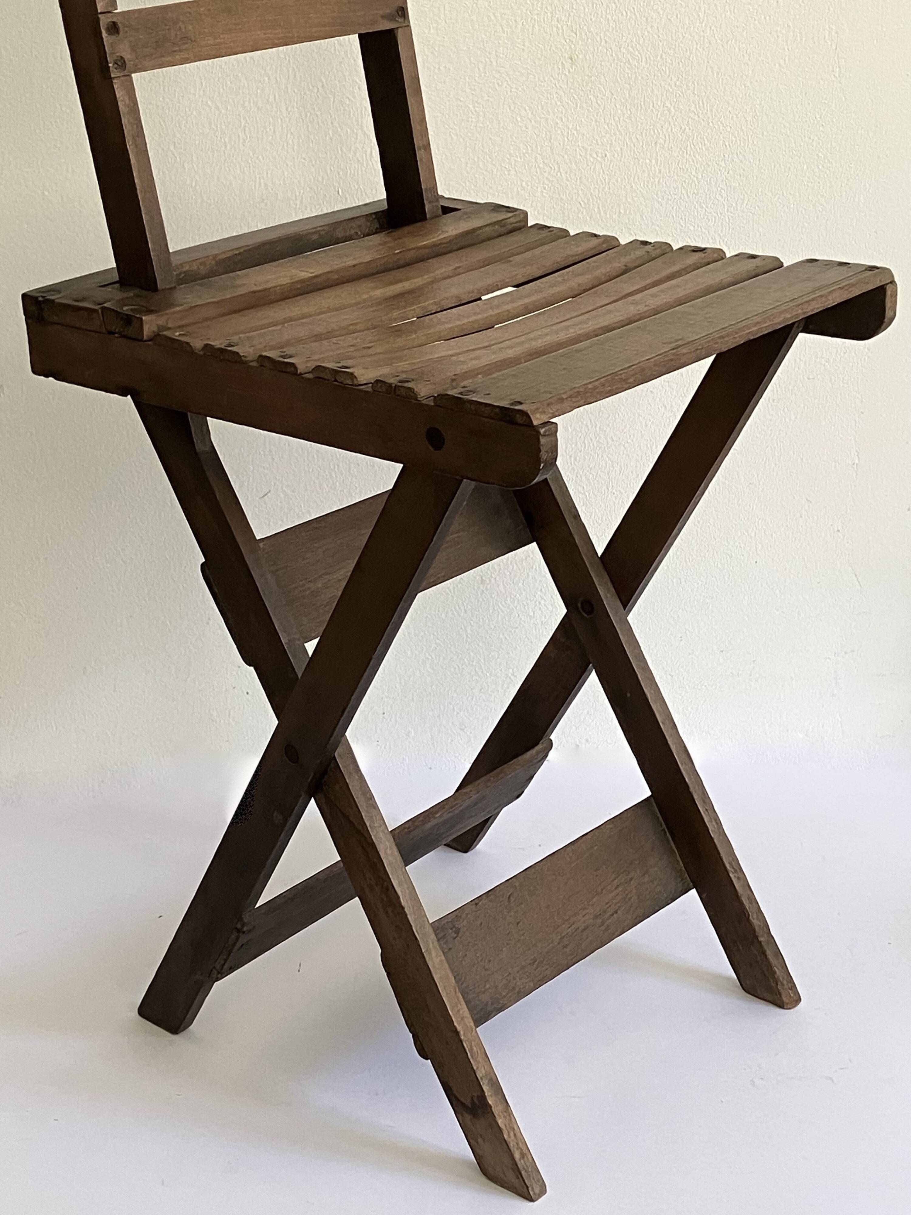 Ancienne chaise pliante avec dossier