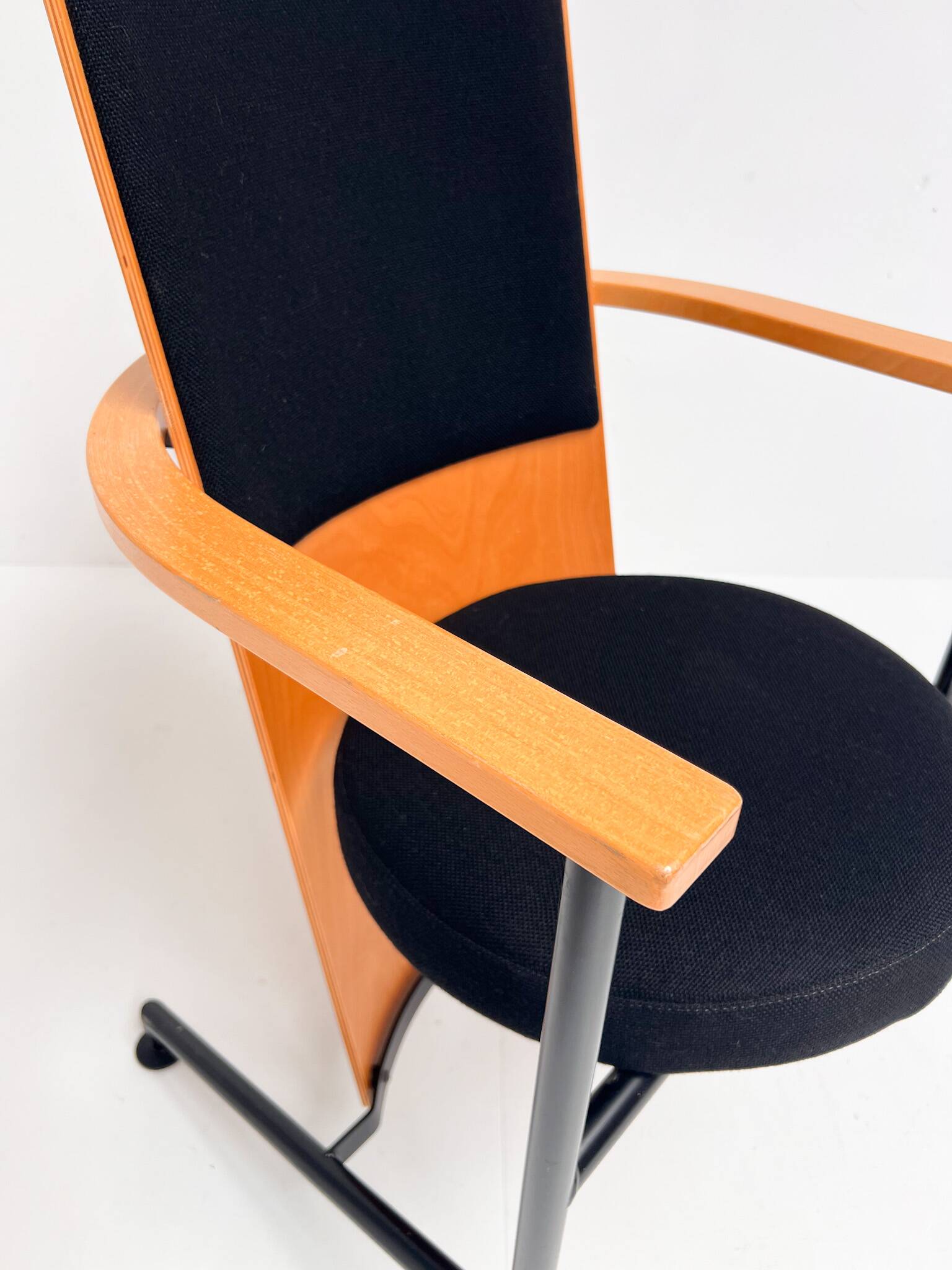 Fauteuil Intimo Nojatuoli par Timo Saarnio, 1989