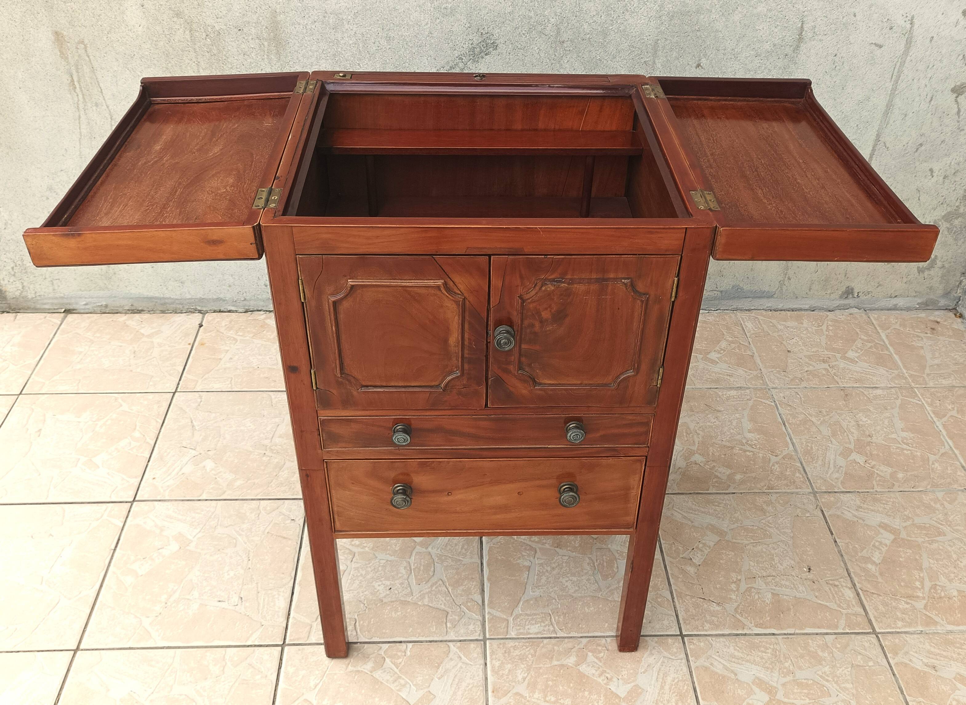 Meuble de barbier ou bar anglais en acajou