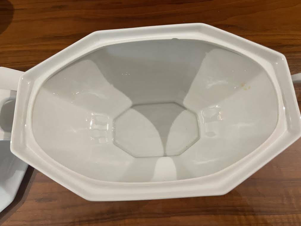 Soupière en porcelaine blanche