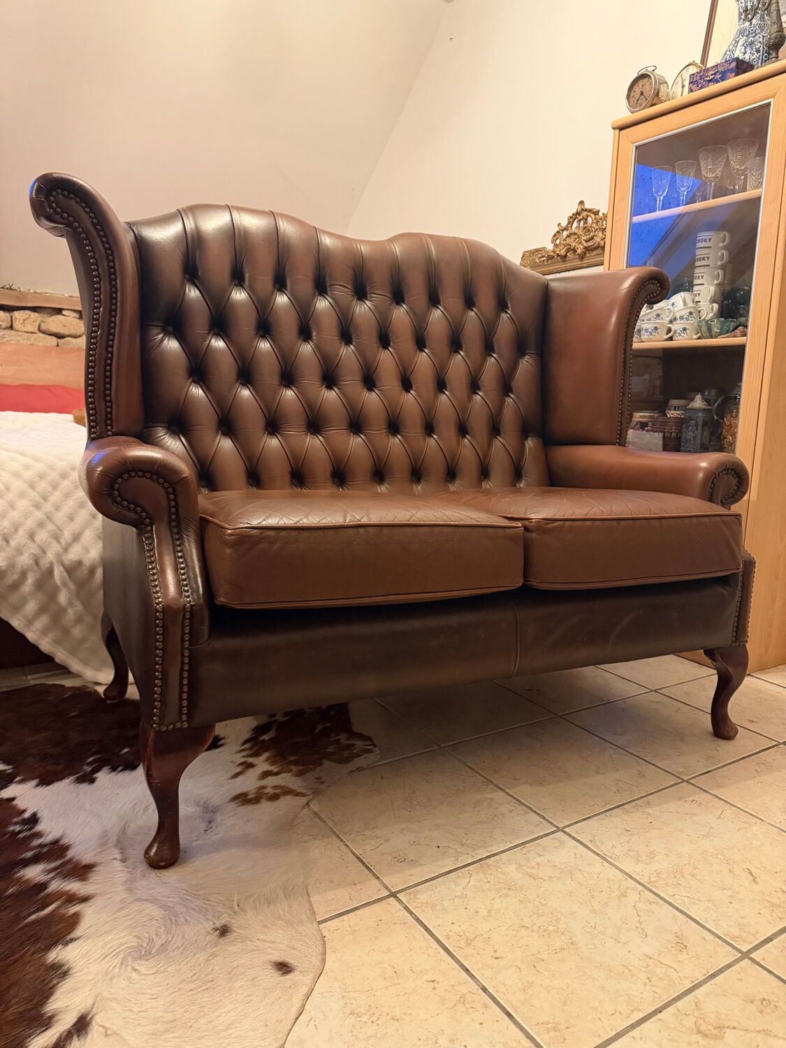 Chesterfield 2-seater Queen Anne sofa