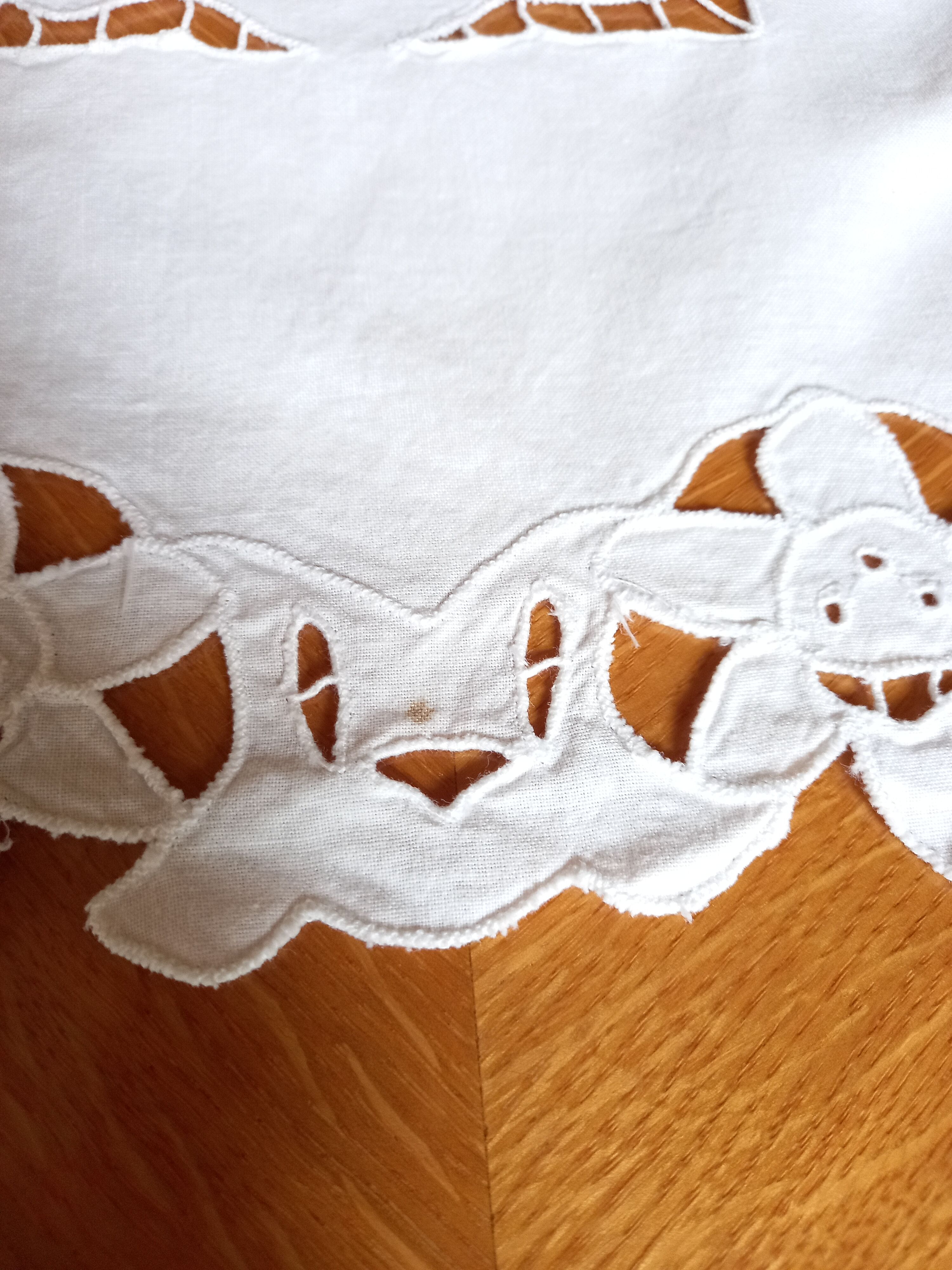 Nappe chemin de table brodé