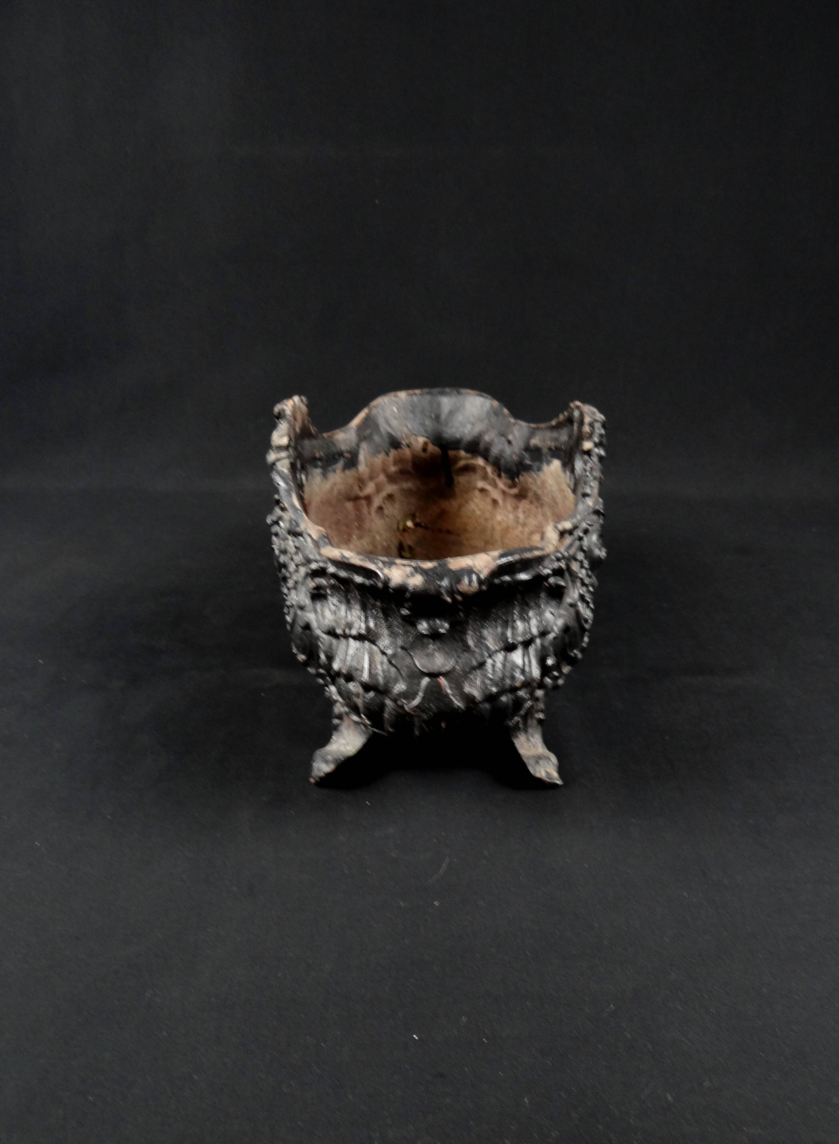 Antique black cast iron planter from the late 19th century Rocaille style