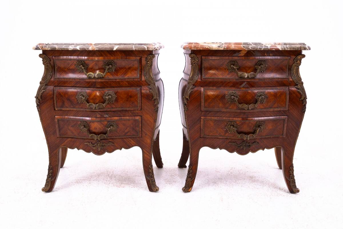 Paire de tables de chevet/commodes, France, vers 1920.