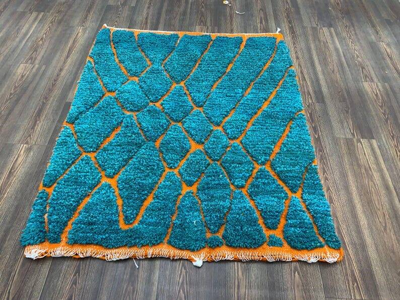 Traditional handcrafted Beni Ouraine rug, size 200 x 300 cm