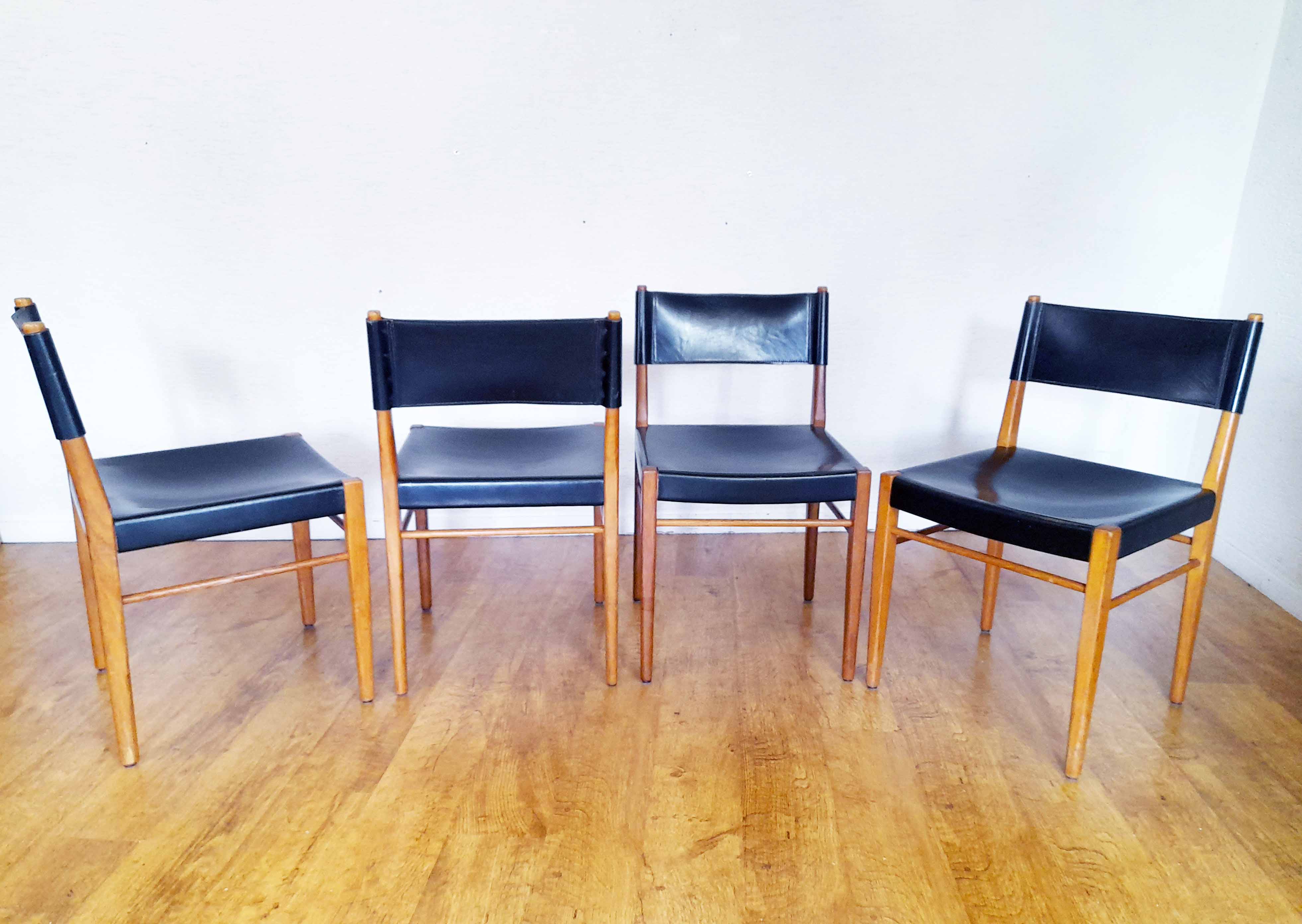 Set of 4 oak and leather chairs