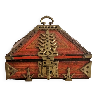 Jewelry box, ethnic box. India mid-twentieth century.